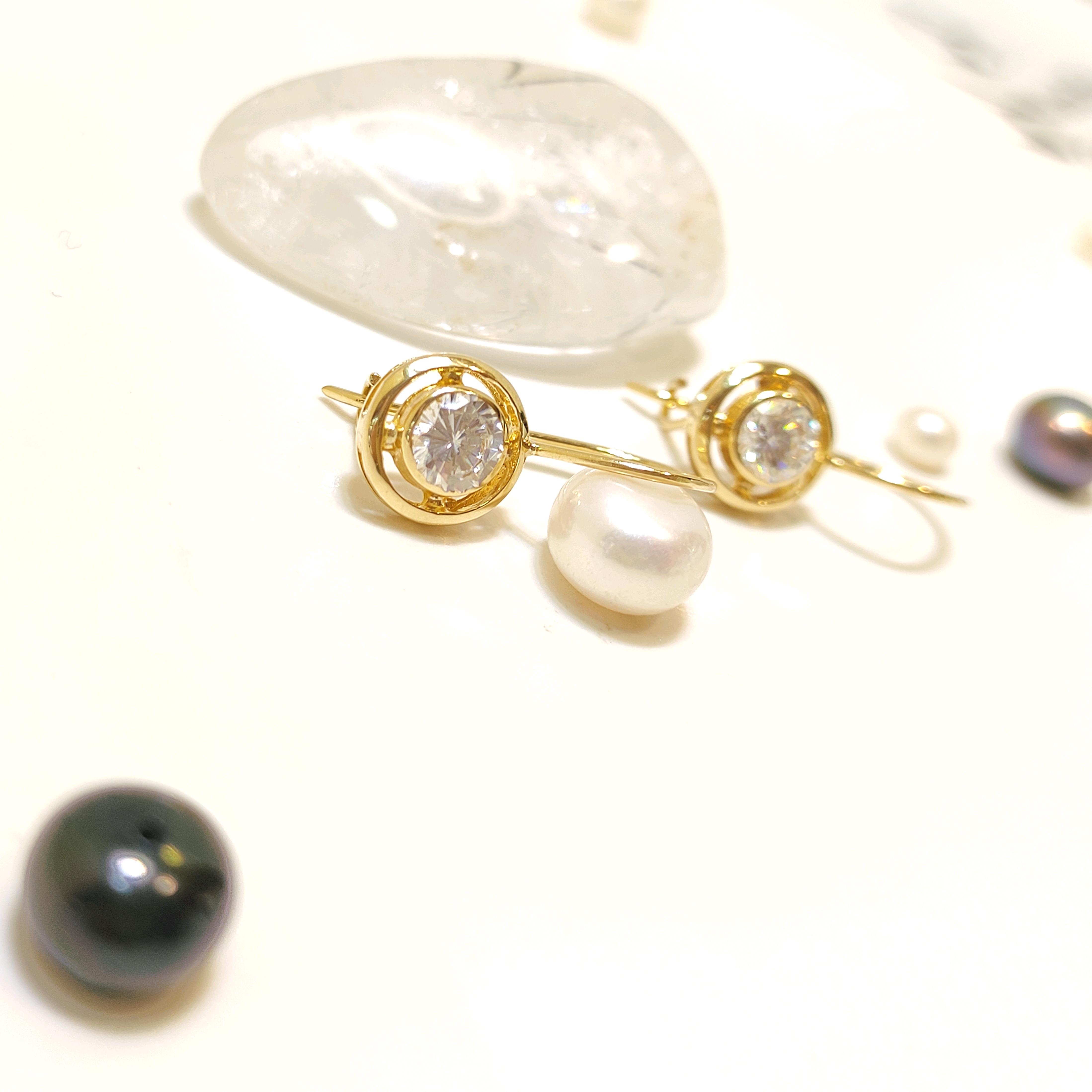 8.6mm Sallanan Tek Taş Küpe 14 Ayar Altın HD VİDEOLU