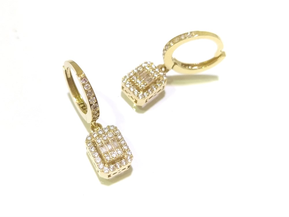 Baget Taşlı Sallanan Küpe  14 Ayar Altın