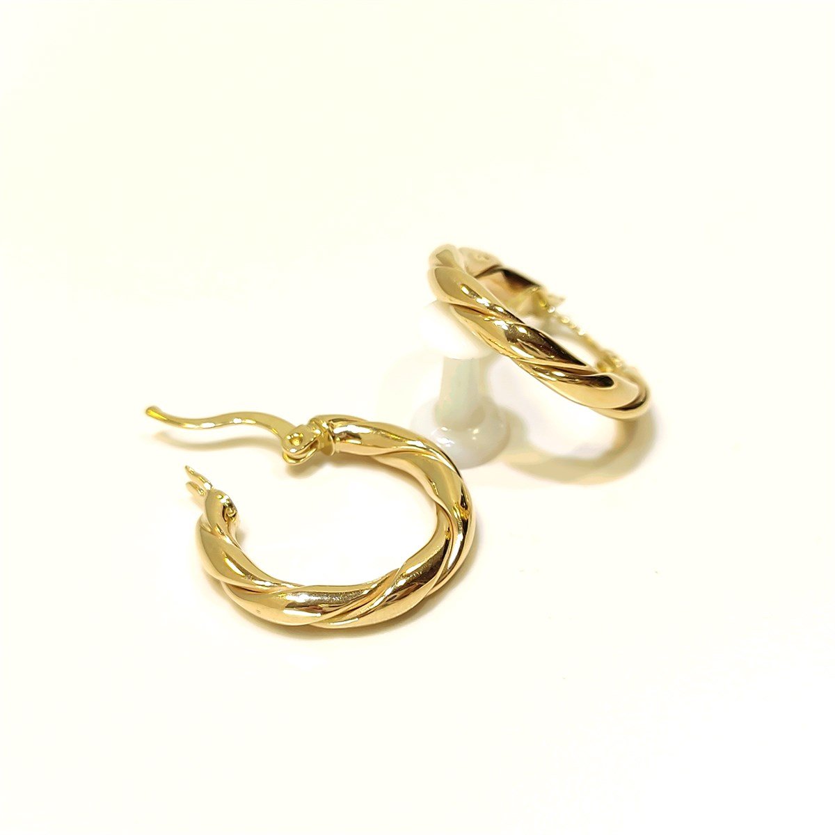 Burgu Halka Küpe 14 Ayar Altın 4K VİDEO