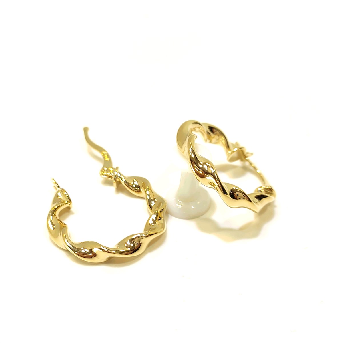 Burgu Halka Küpe 14 Ayar Altın 4K VİDEO