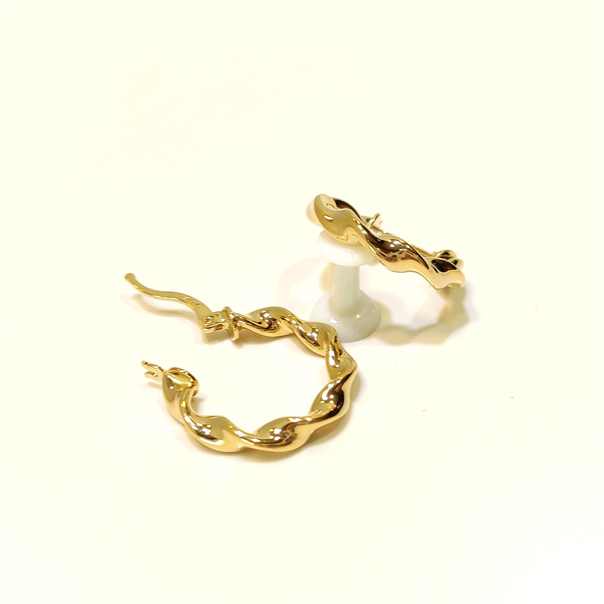 Burgu Halka Küpe 14 Ayar Altın 4K VİDEO