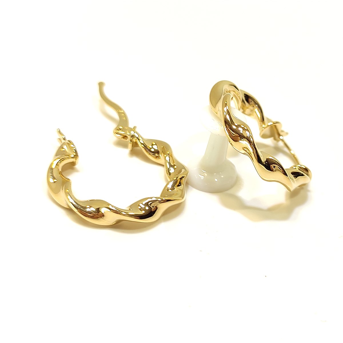 Burgu Halka Küpe 14 Ayar Altın 4K VİDEO