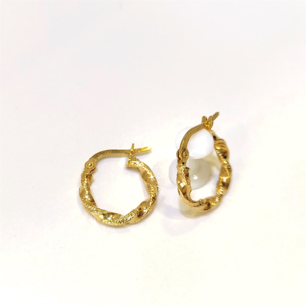 Burgu Halka Küpe 14 Ayar Altın 4K VİDEOLU