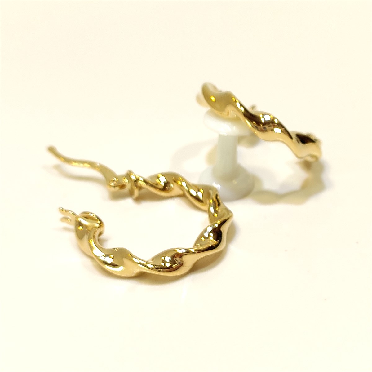 Burgu Halka Küpe 14 Ayar Altın 4K VİDEO