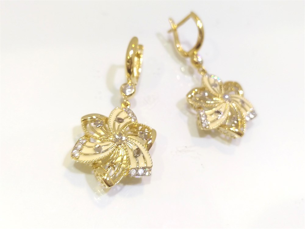 Çİçek Figürlü Sallanın Küpe  14 Ayar Altın