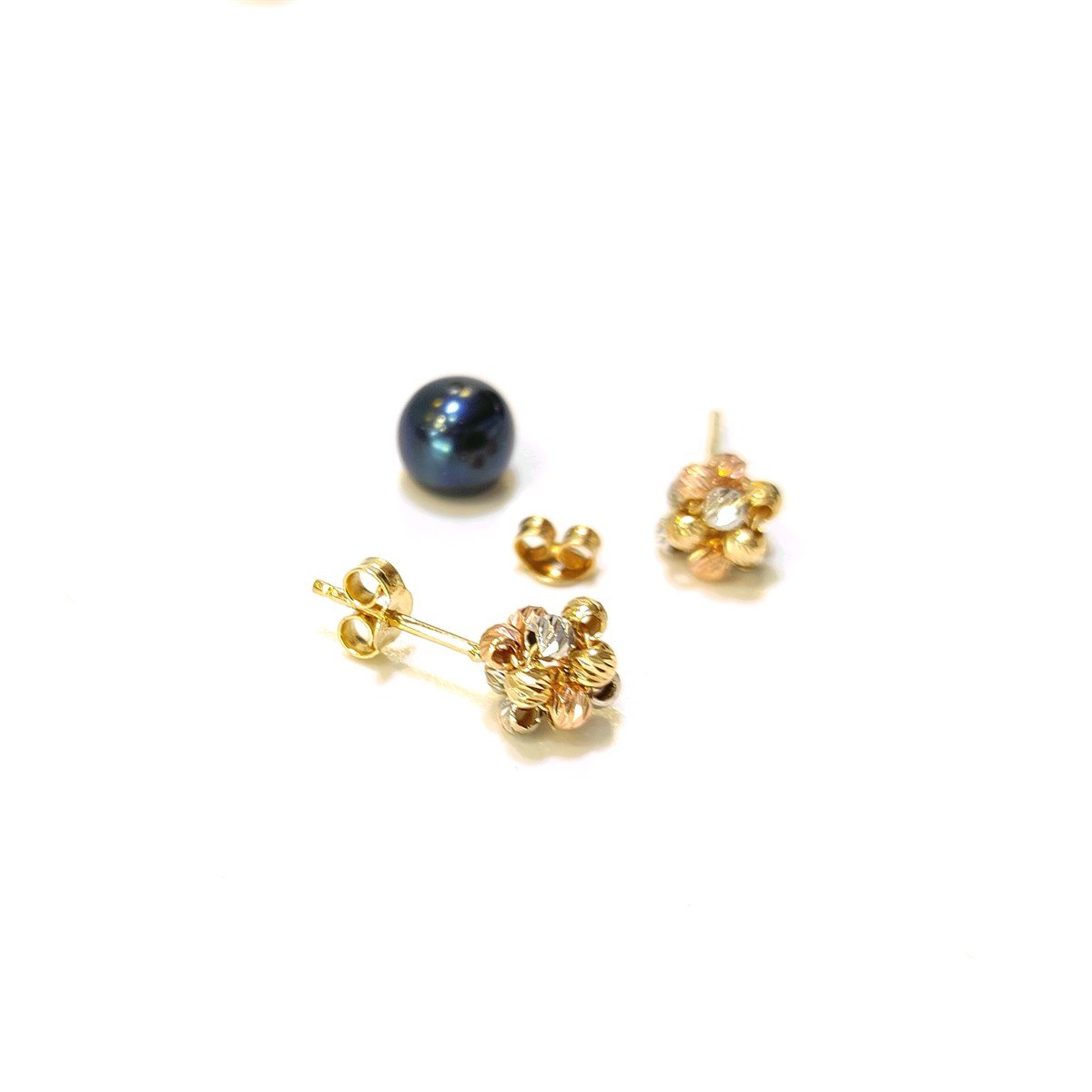 Dorika Top Vidalı Küpe 14 Ayar Altın HD VİDEOLU