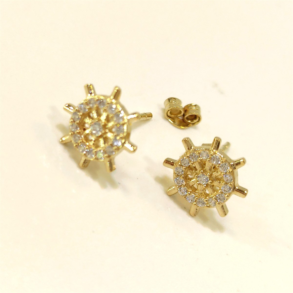 Gemi Dümeni Vidalı Küpe 14 Ayar Altın 4K VİDEOLU