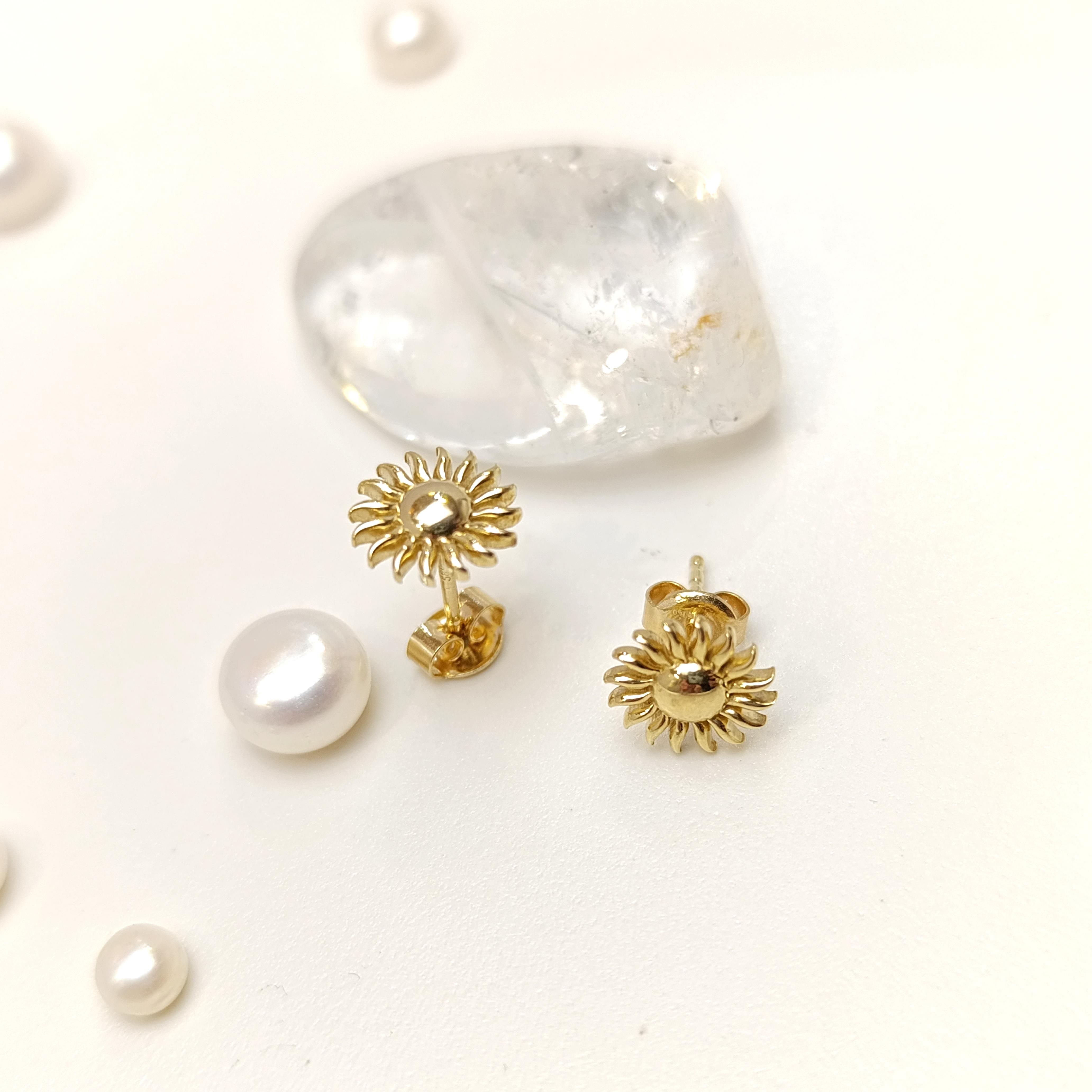 Güneş Vidalı Küpe 14 Ayar Altın HD VİDEOLU