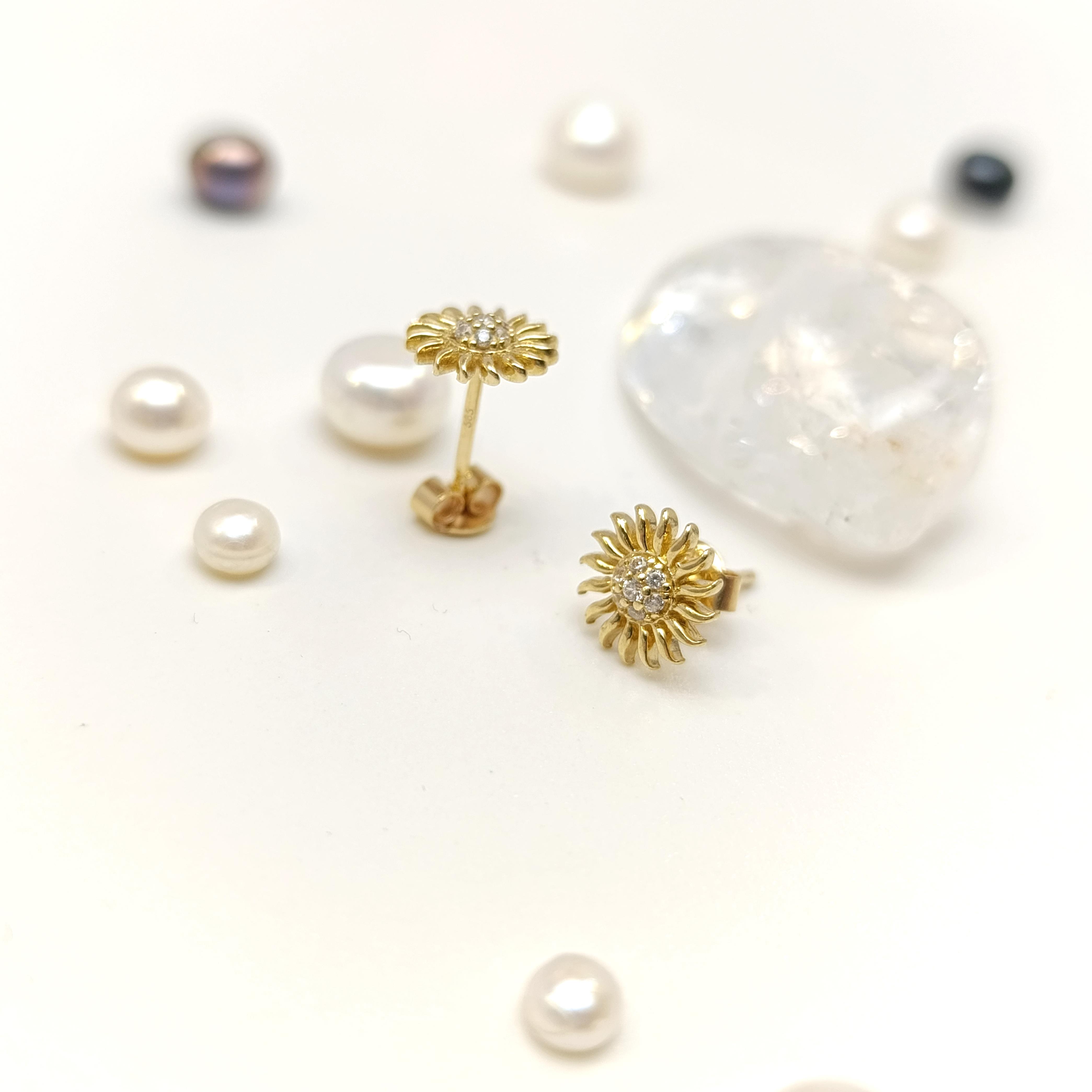 Güneş Vidalı Küpe 14 Ayar Altın HD VİDEOLU