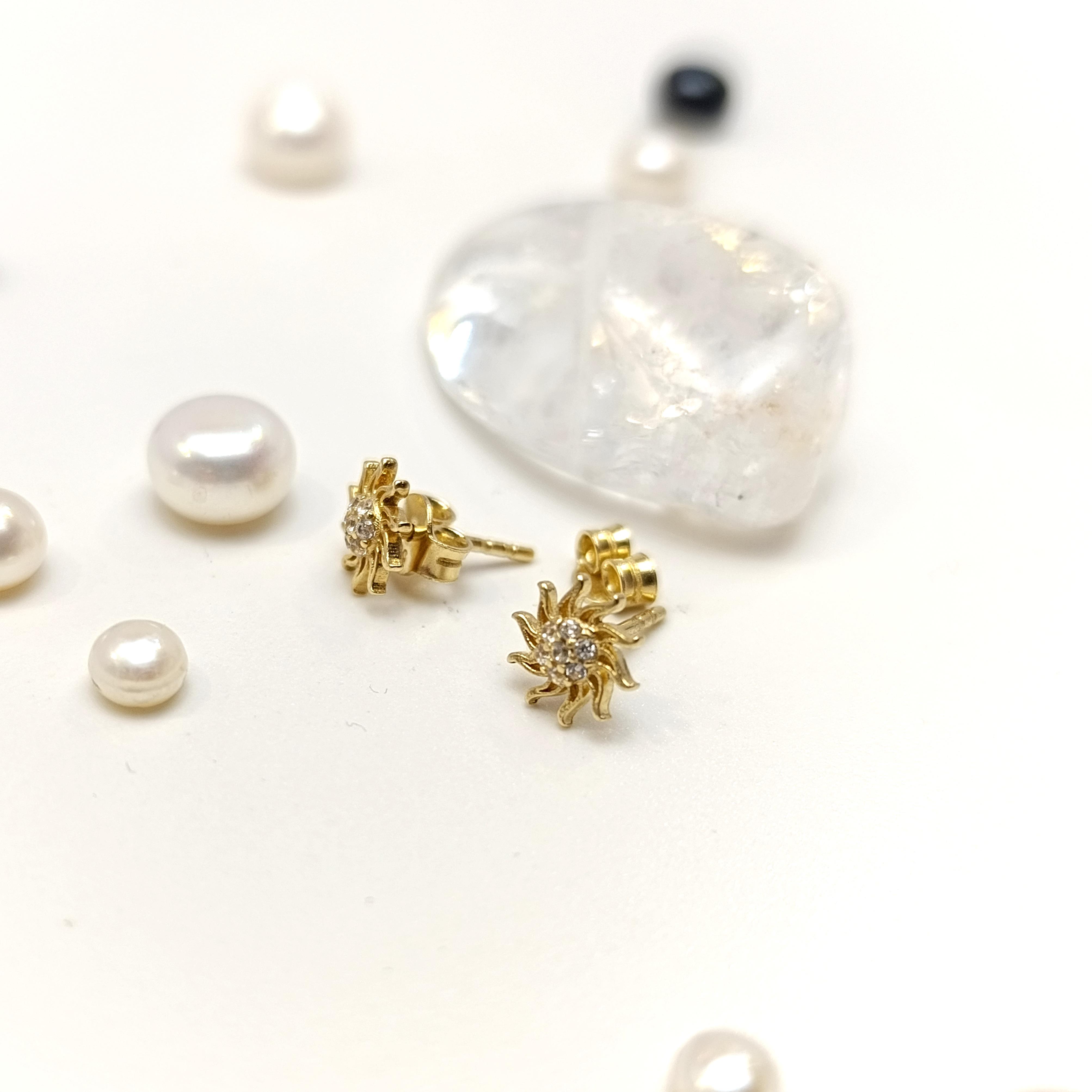 Güneş Vidalı Küpe 14 Ayar Altın HD VİDEOLU