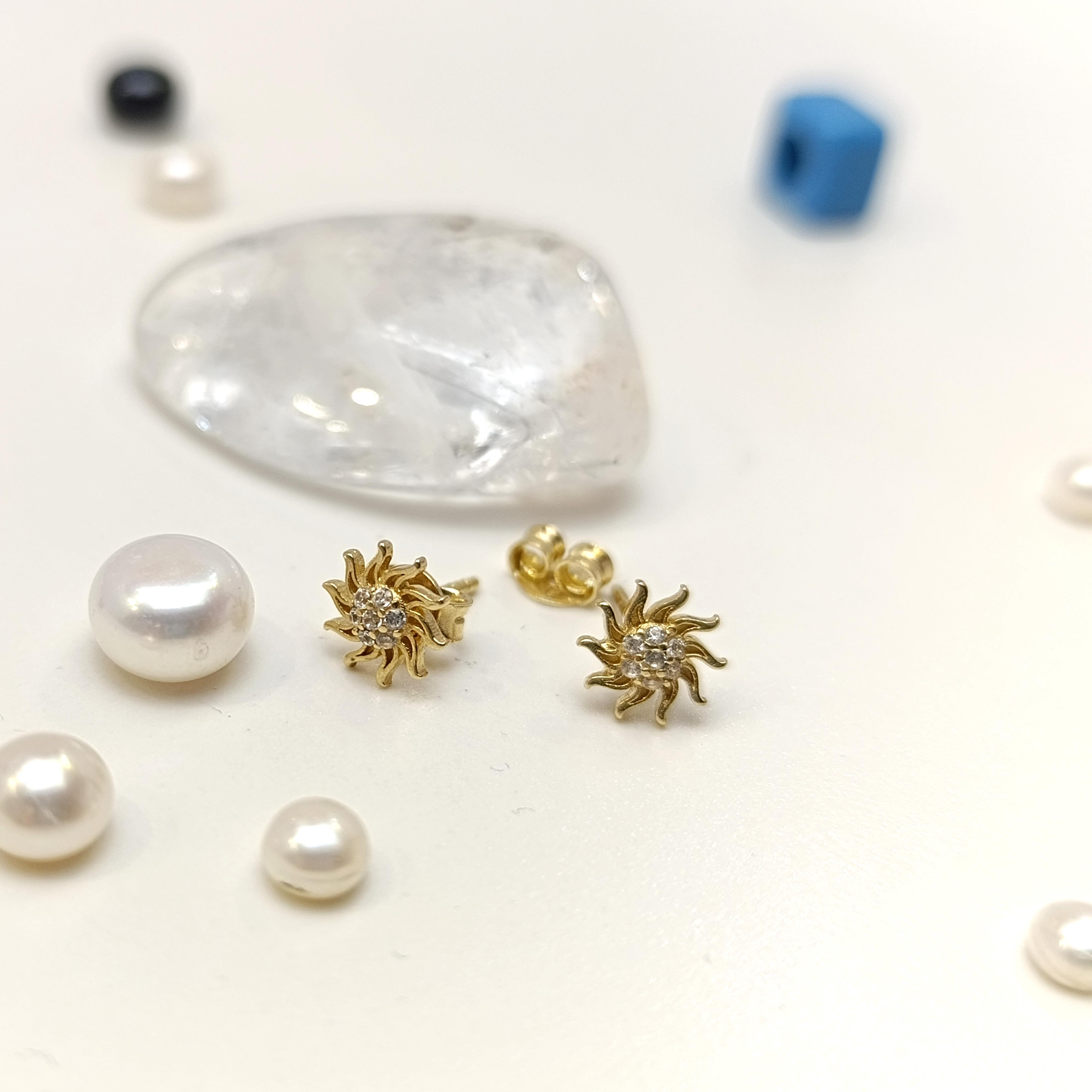 Güneş Vidalı Küpe 14 Ayar Altın HD VİDEOLU