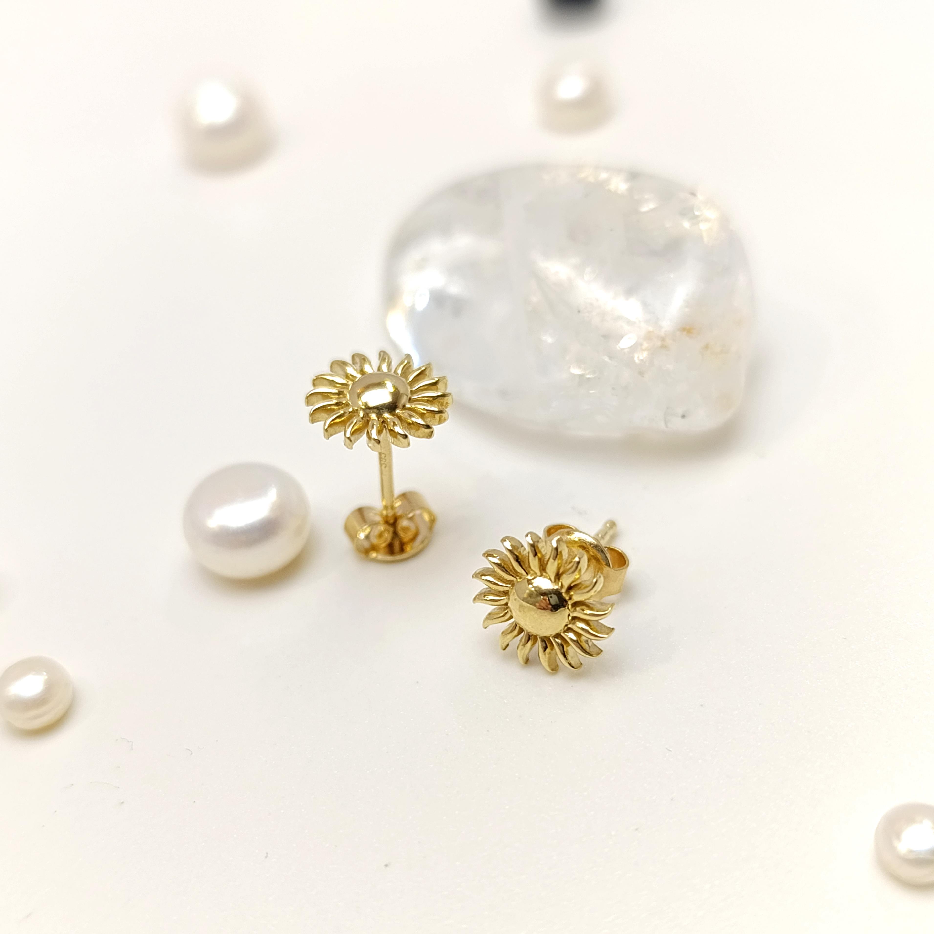 Güneş Vidalı Küpe 14 Ayar Altın HD VİDEOLU