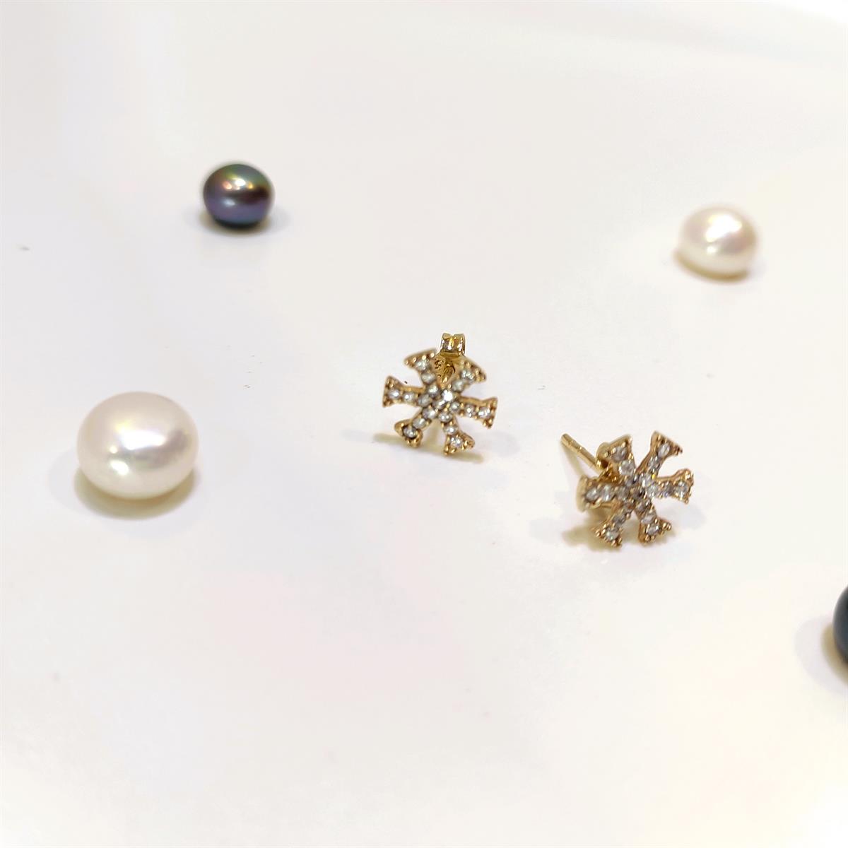 Kar Tanesi Vidalı Küpe 14 Ayar Altın HD VİDEOLU