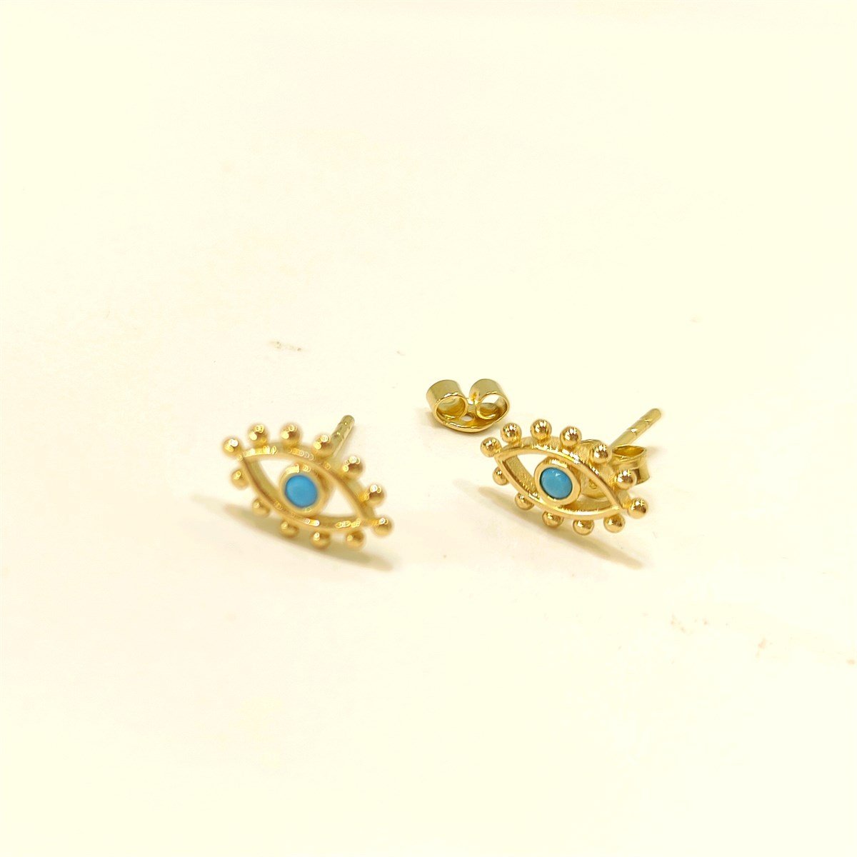 Kirpikli Göz Vidalı Küpe 14 Ayar Altın 4K VİDEOLU