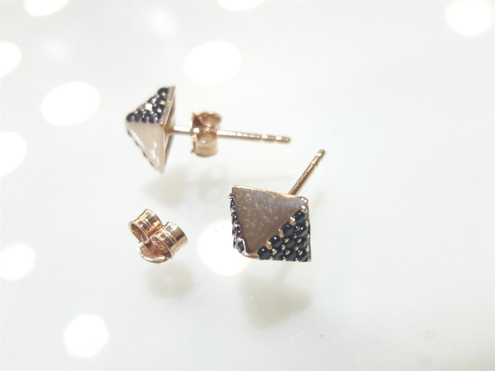 Piramit Siyah taşlı Küpe 14 Ayar Altın