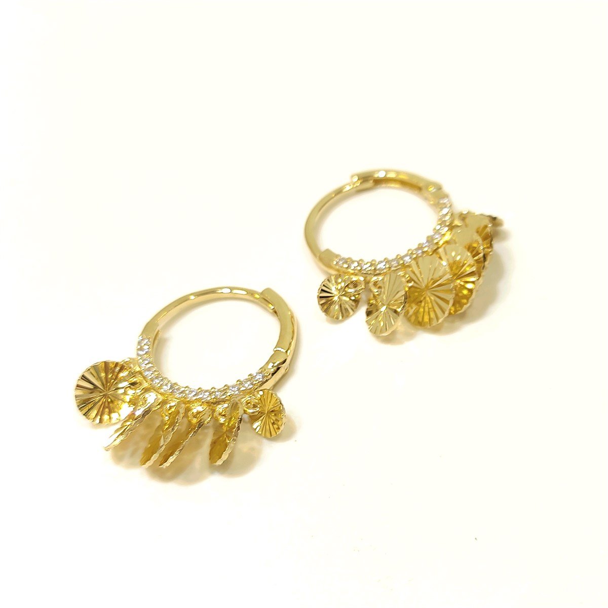 Pullu Shakira Halka Küpe 14 Ayar Altın 4K VİDEOLU