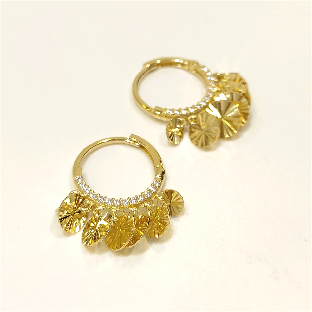 Pullu Shakira Halka Küpe 14 Ayar Altın 4K VİDEOLU