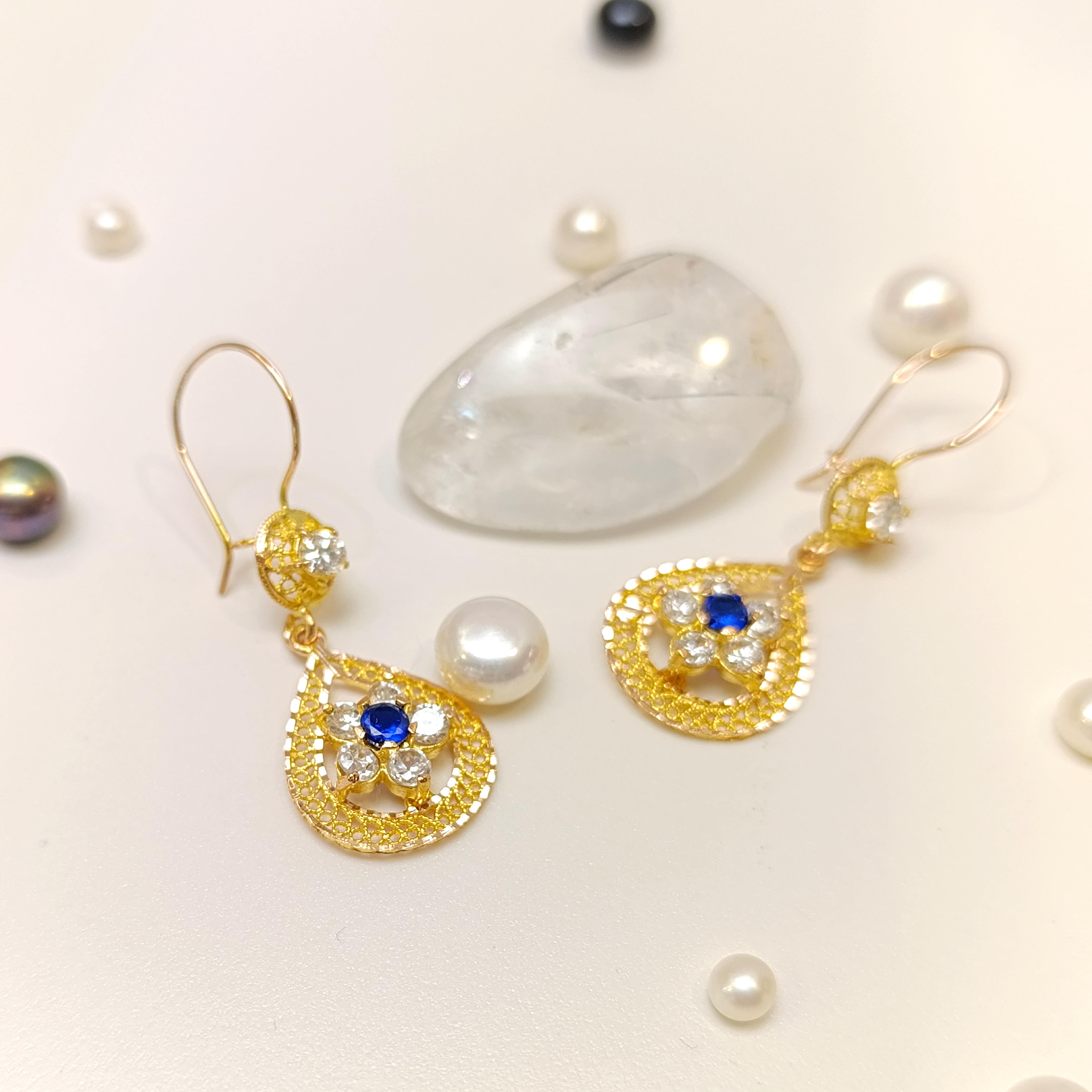 Salalanan Mavi Taşlı Papatya Küpe 14 Ayar Altın HD VİDEOLU