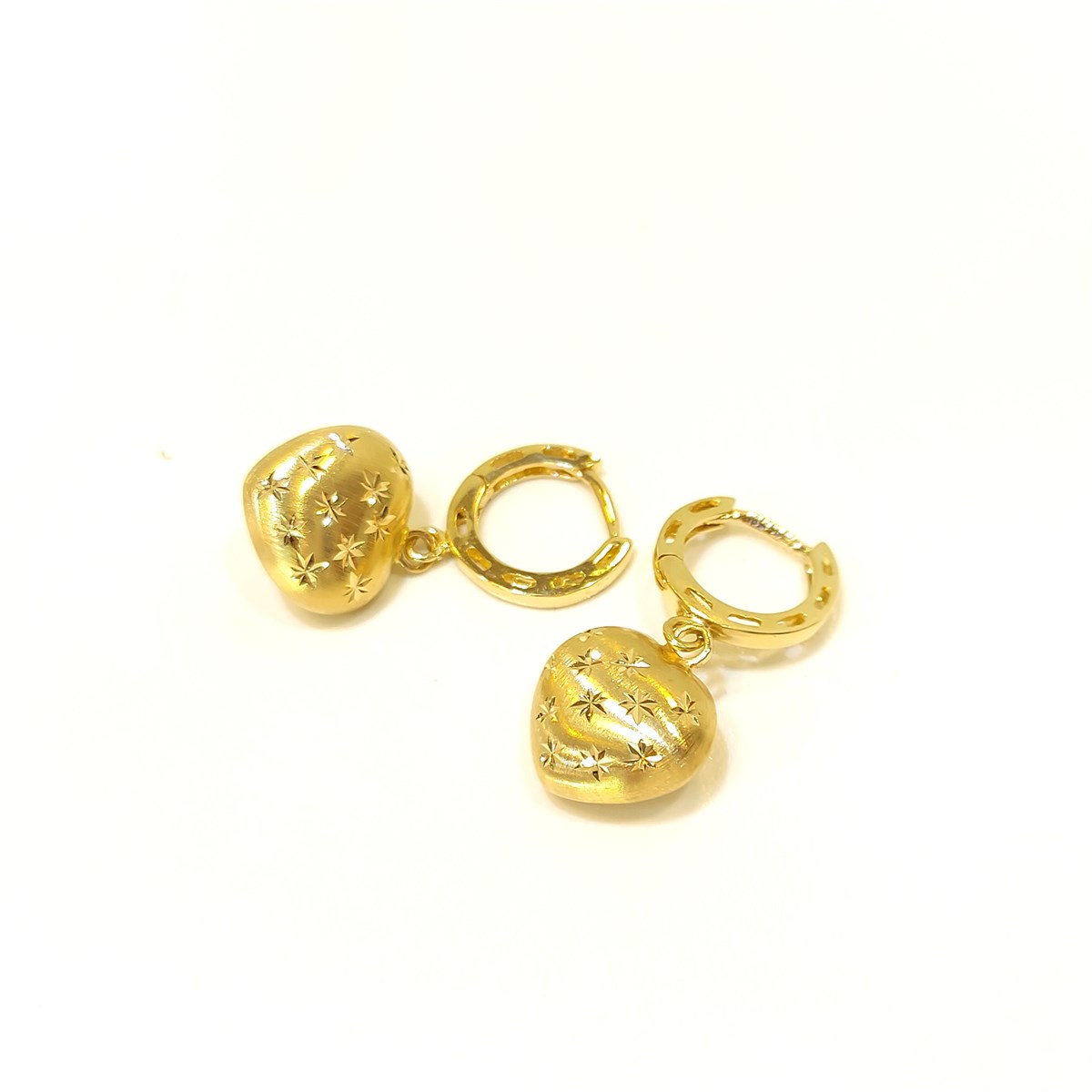 Sallanan Kalpli Halka Küpe 14 Ayar Altın 4K VİDEOLU