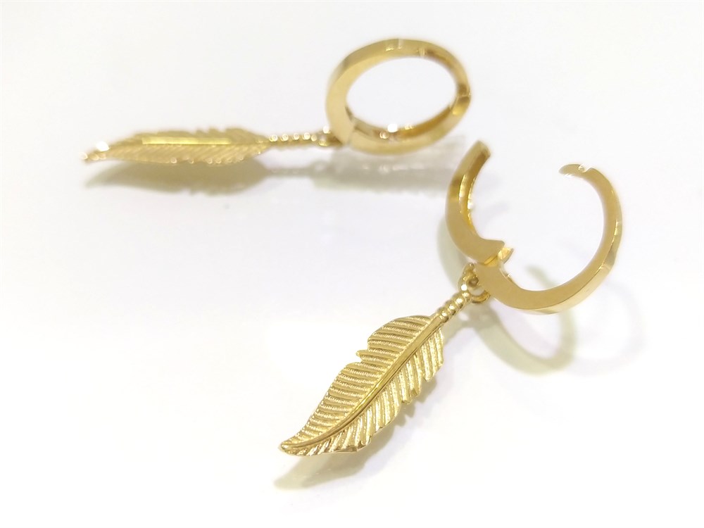 Sallanan Kızıl Derili Tüğü Döküm Halka Küpe  14 Ayar Altın