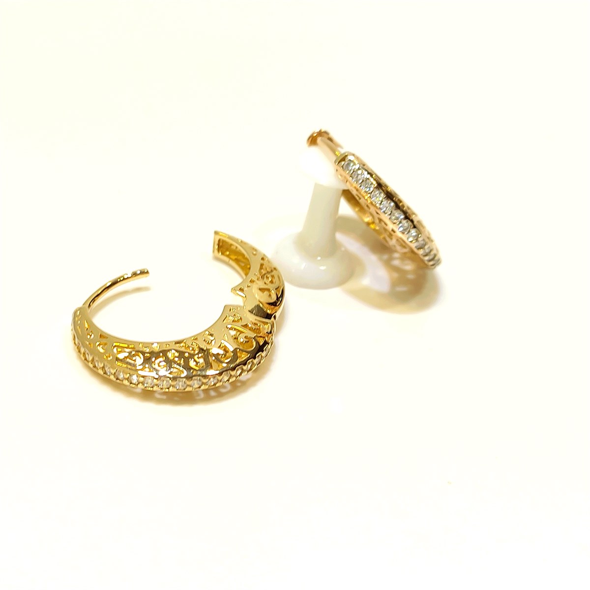 Taşlı Halka Küpe 14 Ayar Altın 4K VİDEO