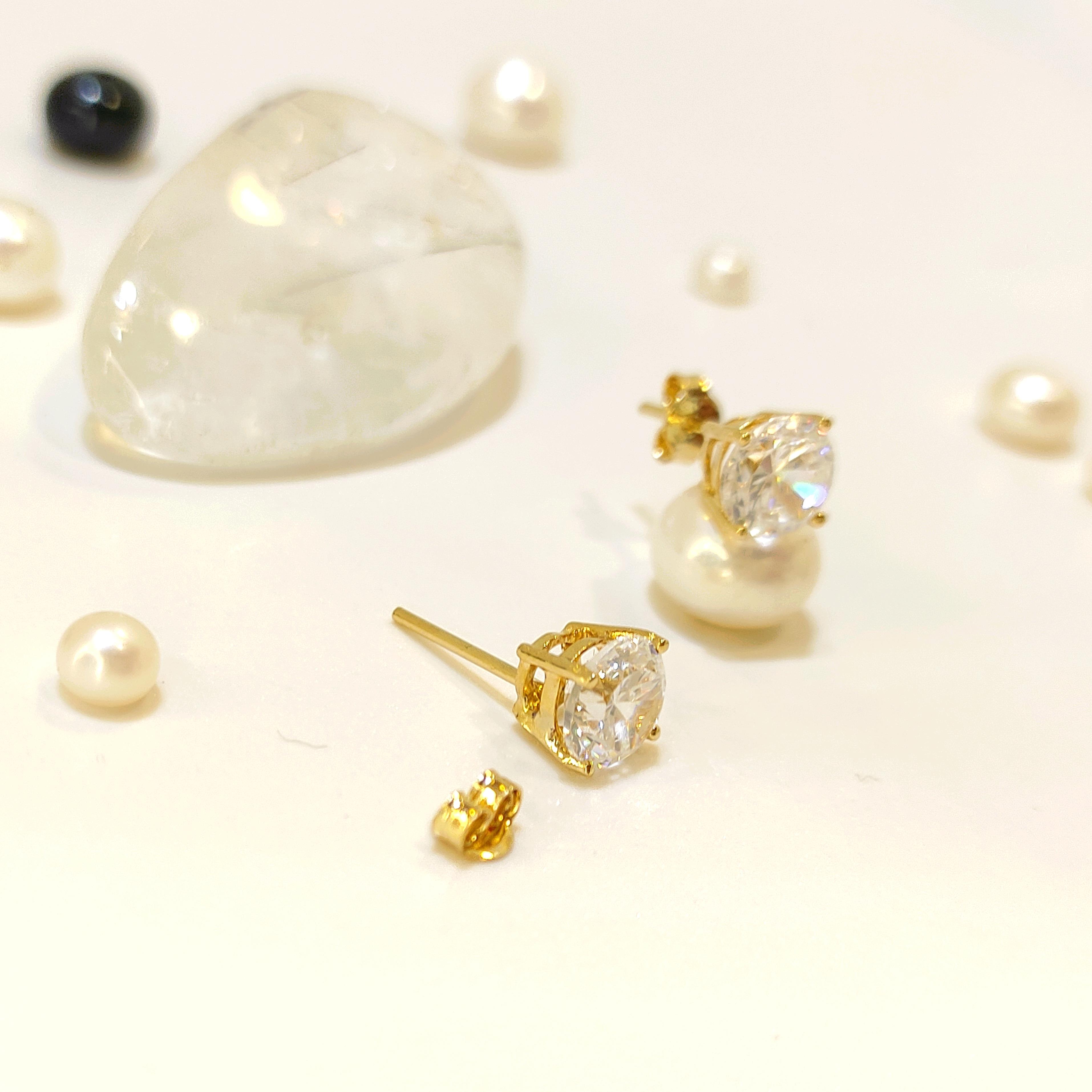 Tek Taş Vidalı Küpe 14 Ayar Altın HD VİDEOLU