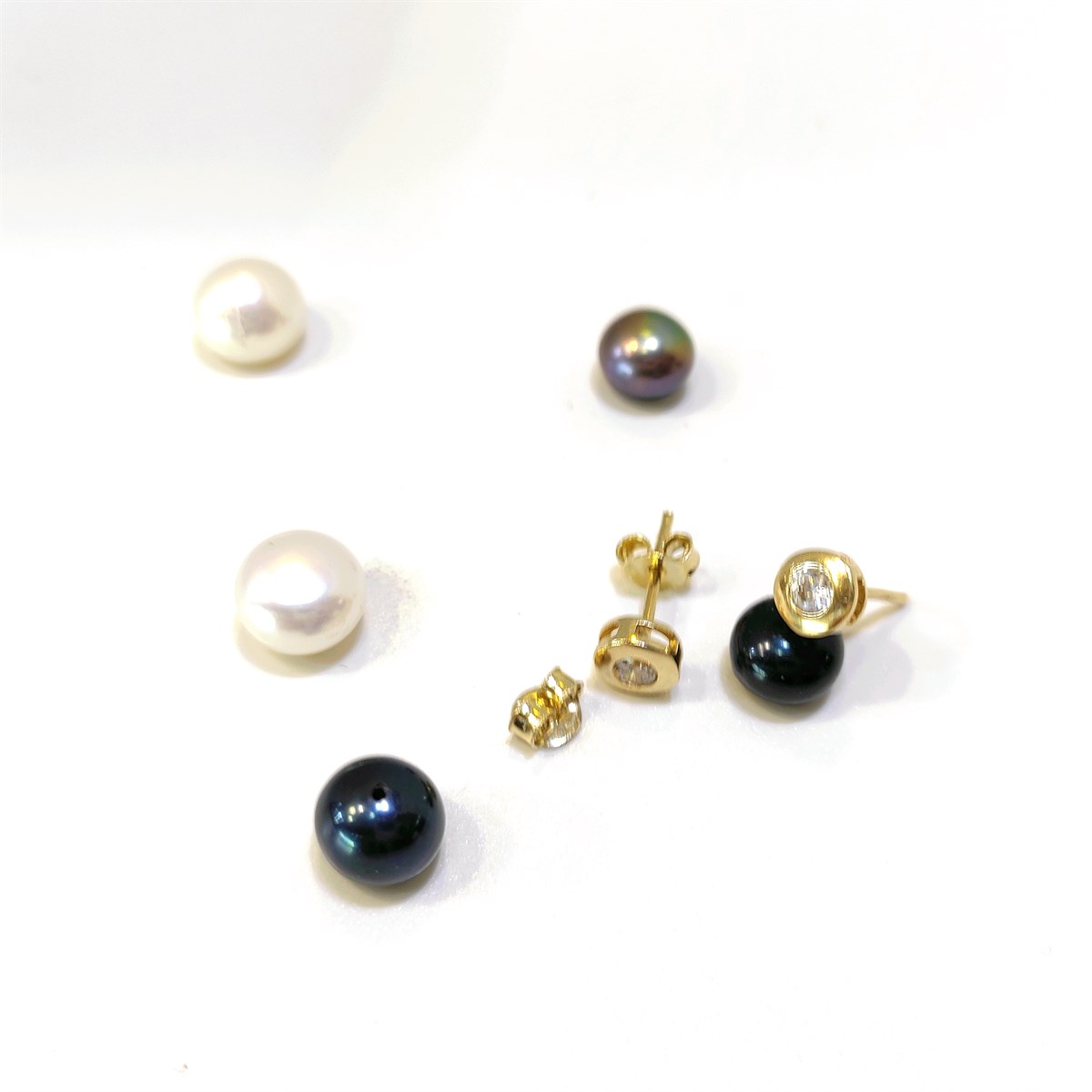 Tek Taş Vidalı Küpe 14 Ayar Altın HD VİDEOLU