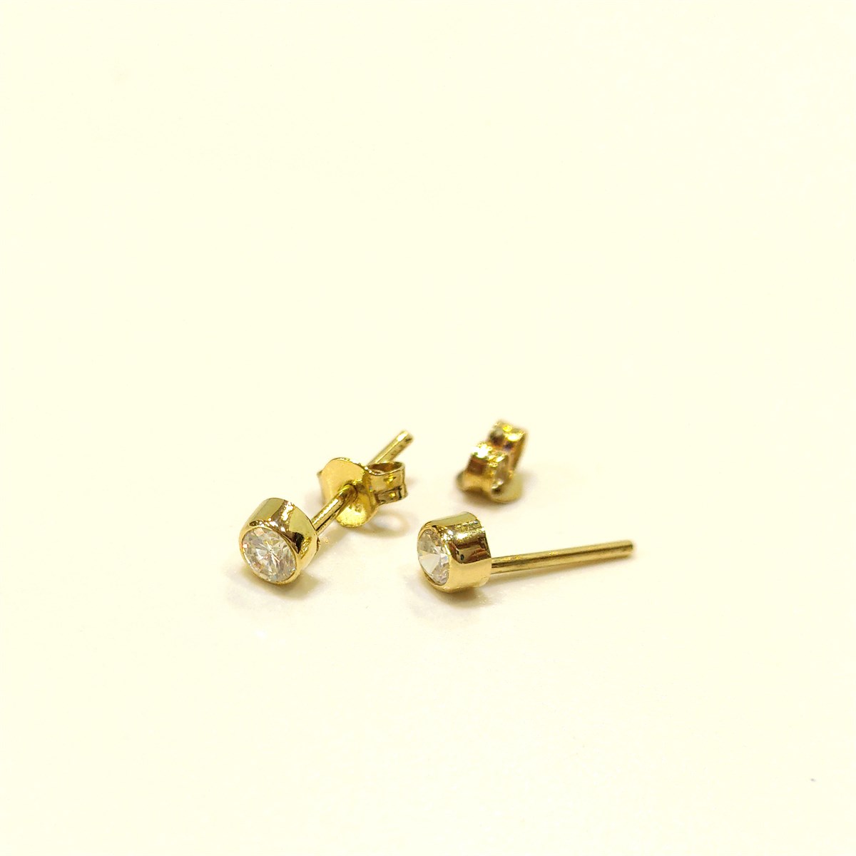 Tek Taş Vidalı Küpe 14 Ayar Altın 4K VİDEOLU