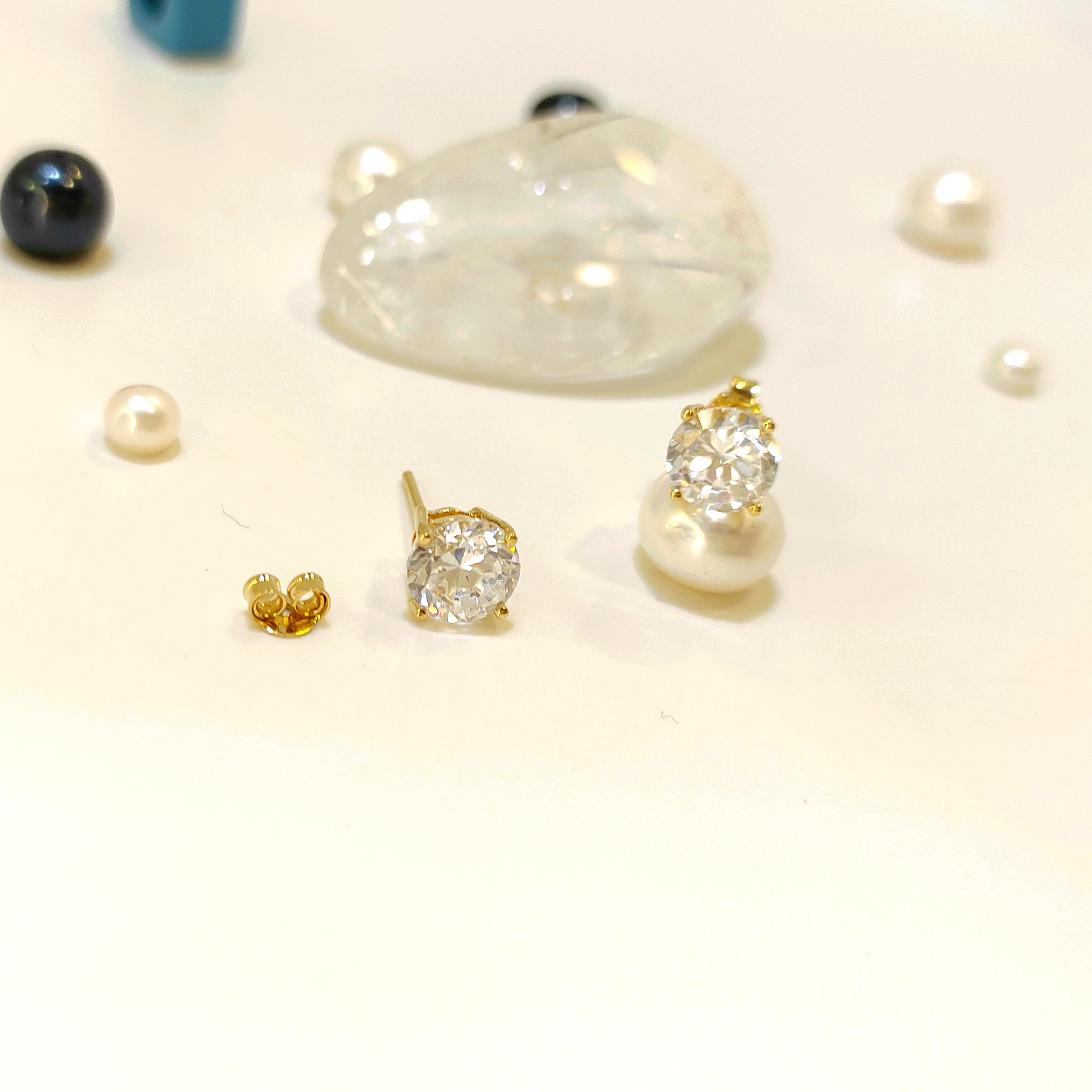 Tek Taş Vidalı Küpe 14 Ayar Altın HD VİDEOLU