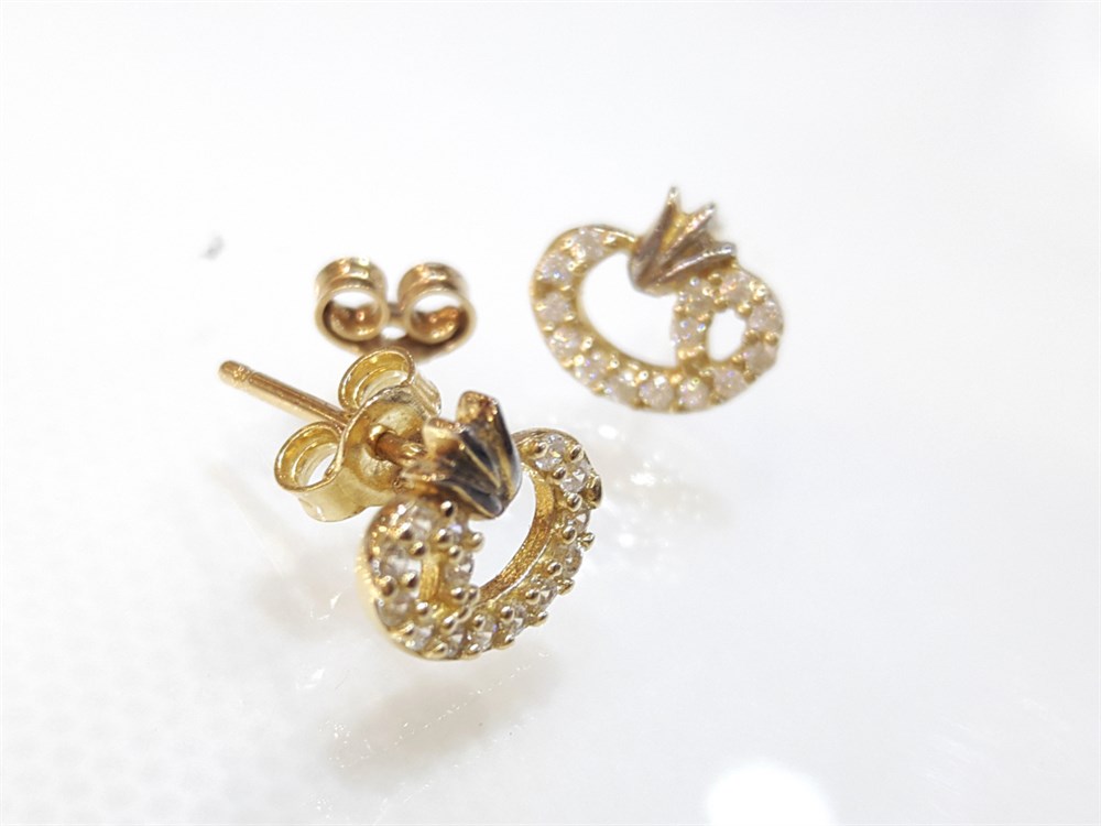 Vav Vidalı Küpe 14 Ayar Altın 3 Boyutlu Resim