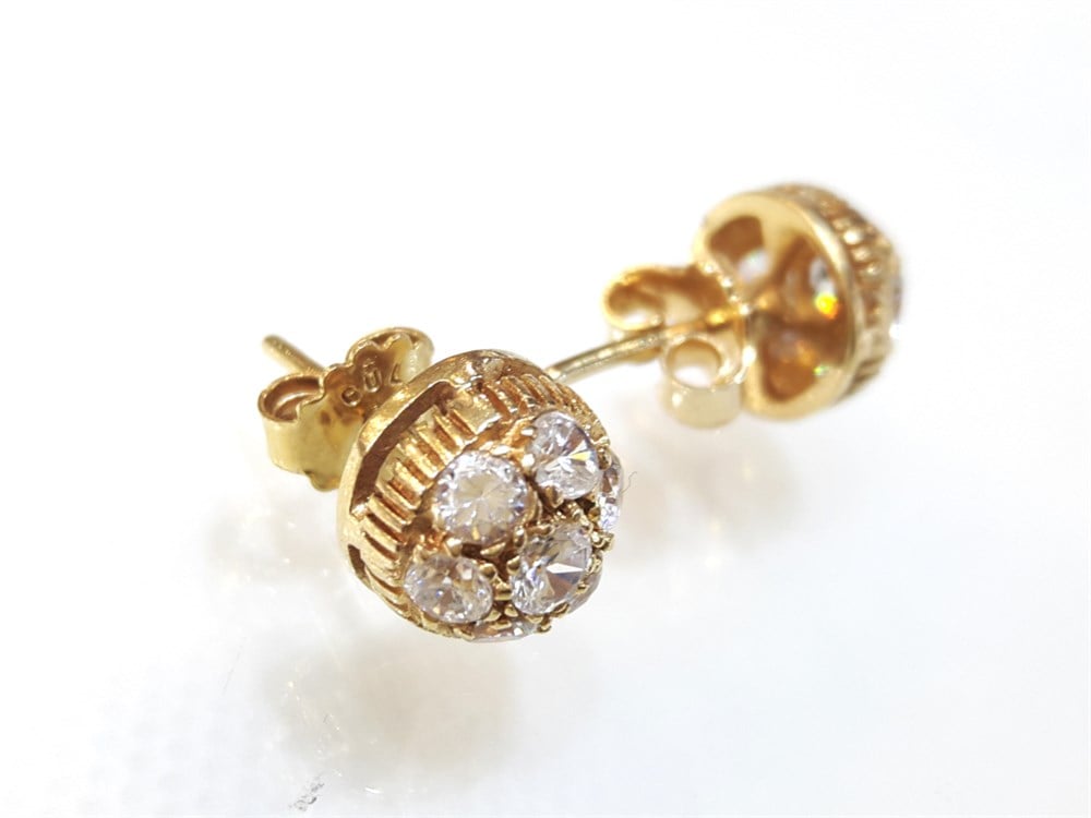 Yarım Top Küpe 14 Ayar Altın 3 Boyutlu Resim