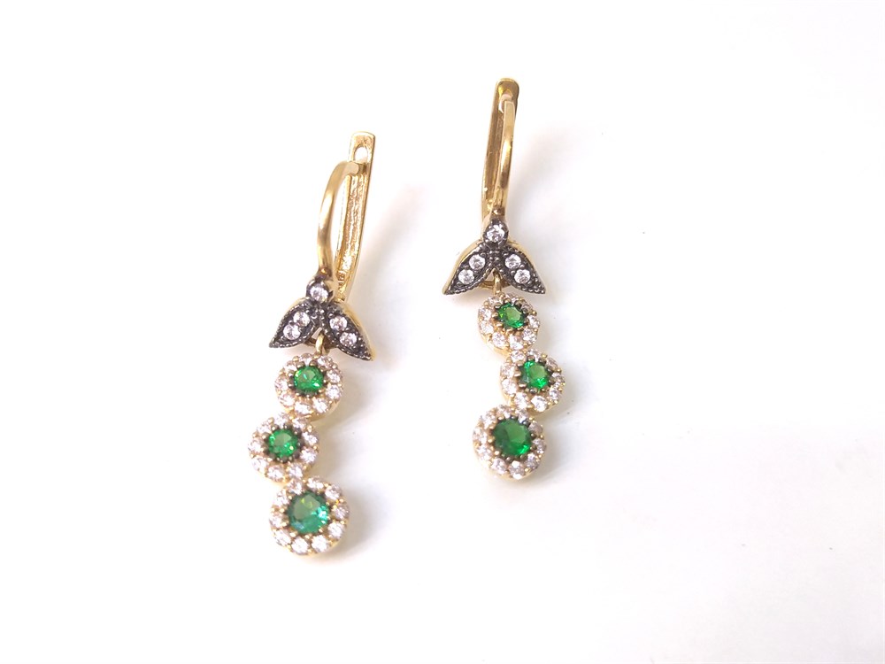 Yeşil Taşlı Sallantılı Küpe  14 Ayar Altın