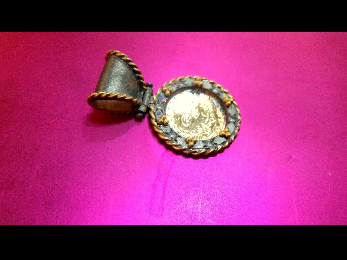 Reşat Çeyrek Altın Özel El İşi Çerçeveli Kolye