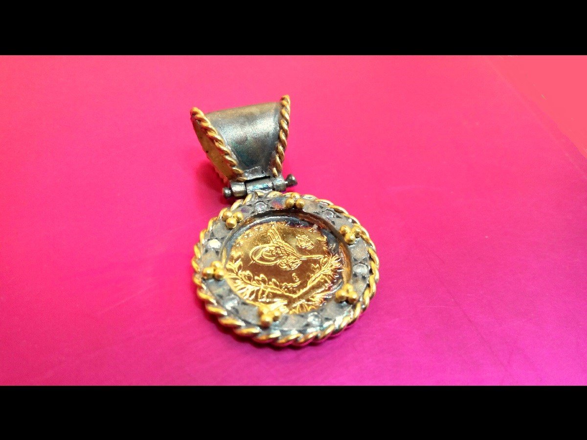 Reşat Çeyrek Altın Özel El İşi Çerçeveli Kolye