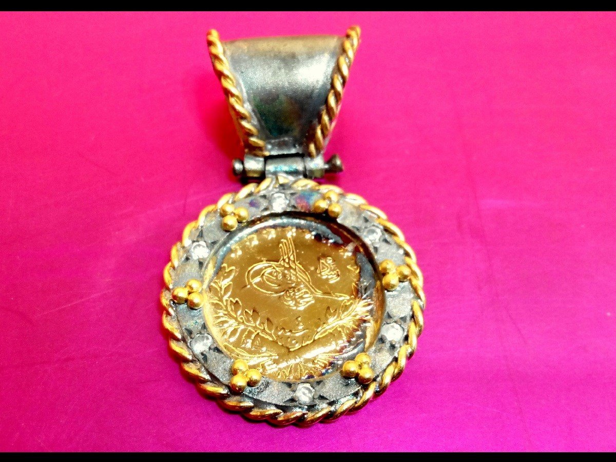 Reşat Çeyrek Altın Özel El İşi Çerçeveli Kolye