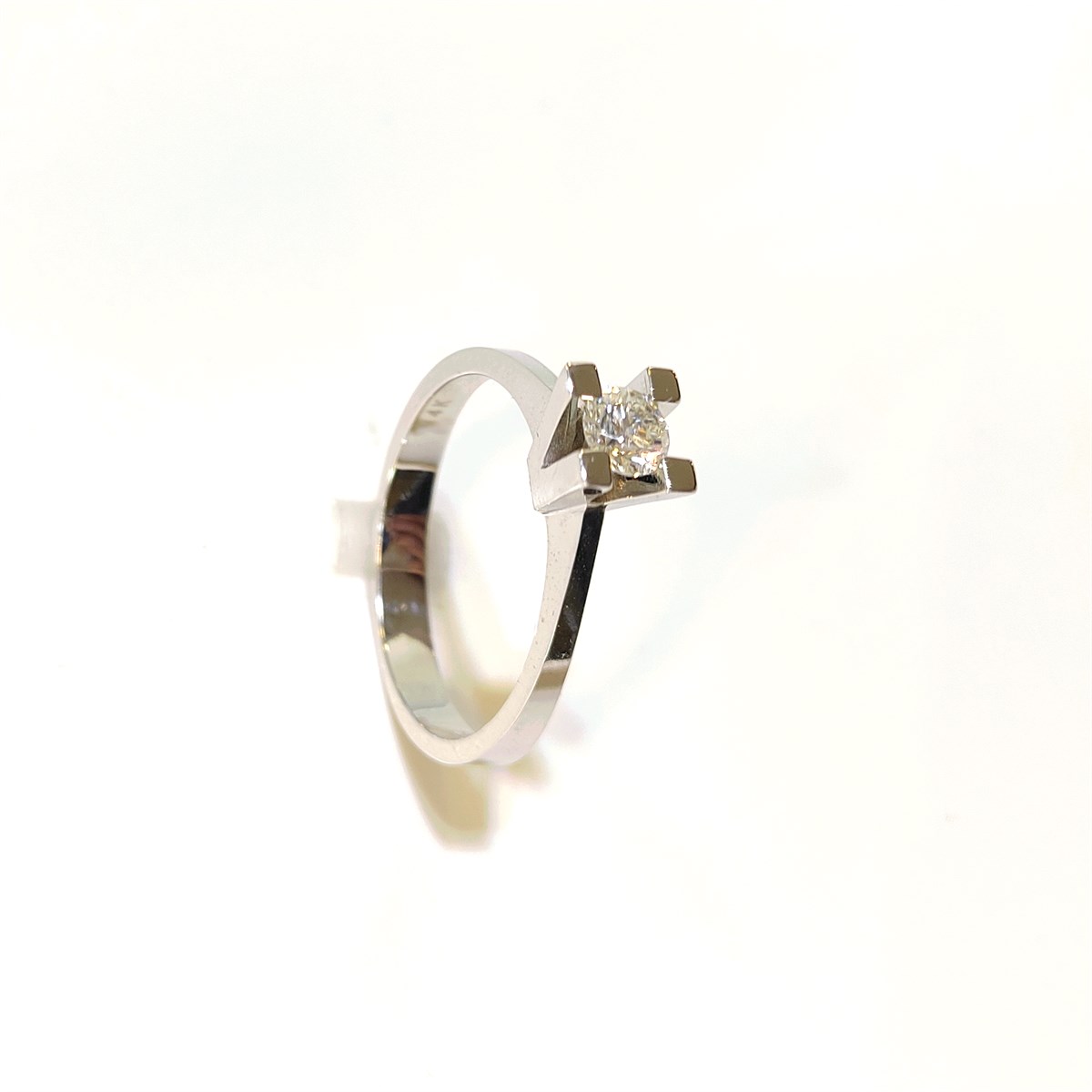 0.23ct H VS1 Pırlanta Tek Taş Yüzük 14 Ayar Altın 4K VİDEOLU