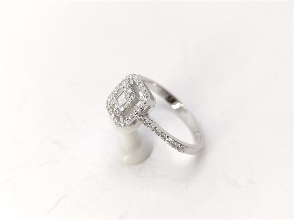 Baget Taşlı Pırlanta Yüzük 0,36ct F 14 K Altın 2,20 gr