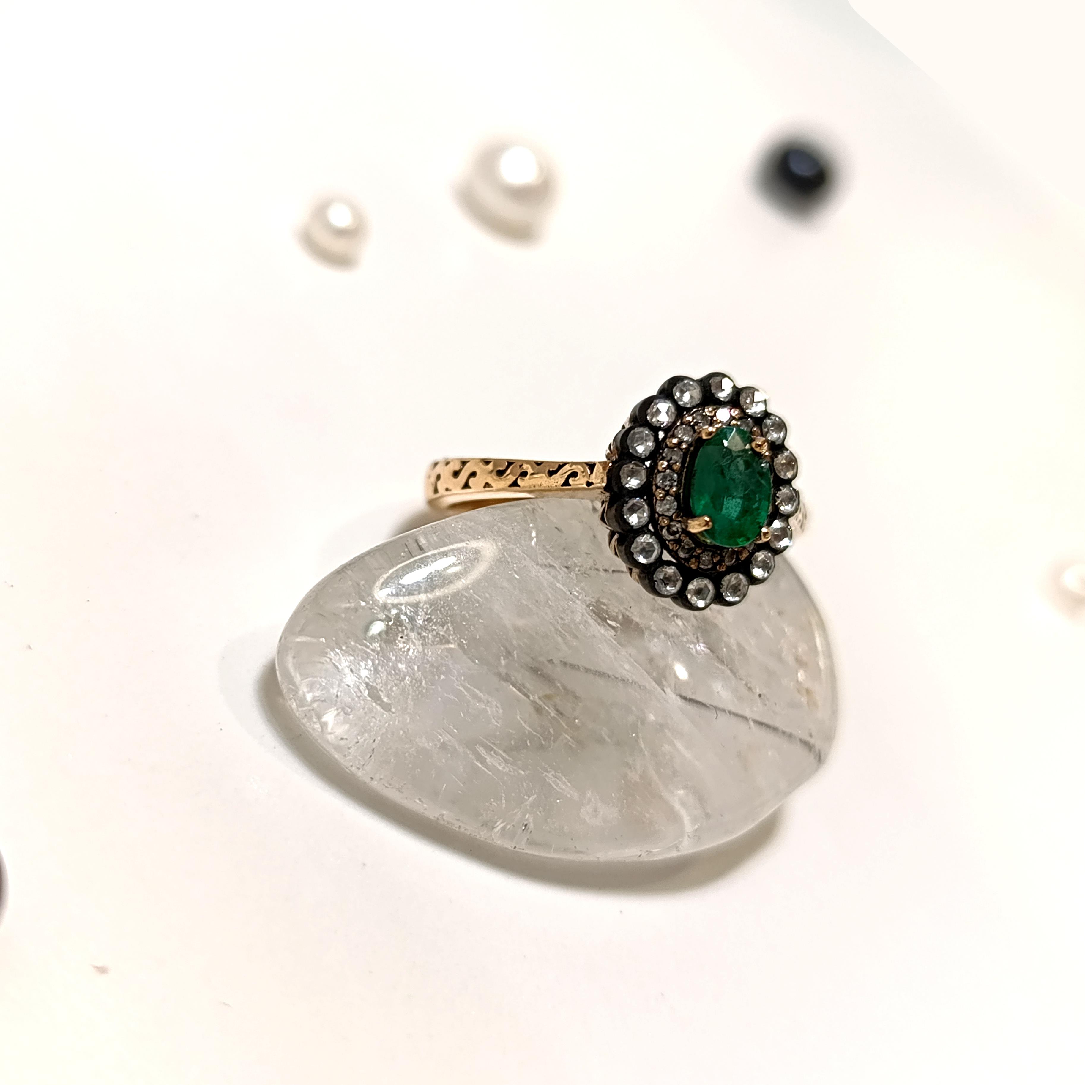 Elmas ve Zümrüt Taşlı Yüzük 14 Ayar Altın HD VİDEOLU