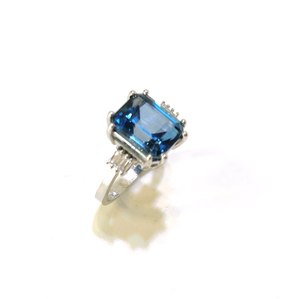 Pırlanta Baget Taşlı 4.65ct Blue Topaz Yüzük 14 Ayar Altın 4K VİDEOLU