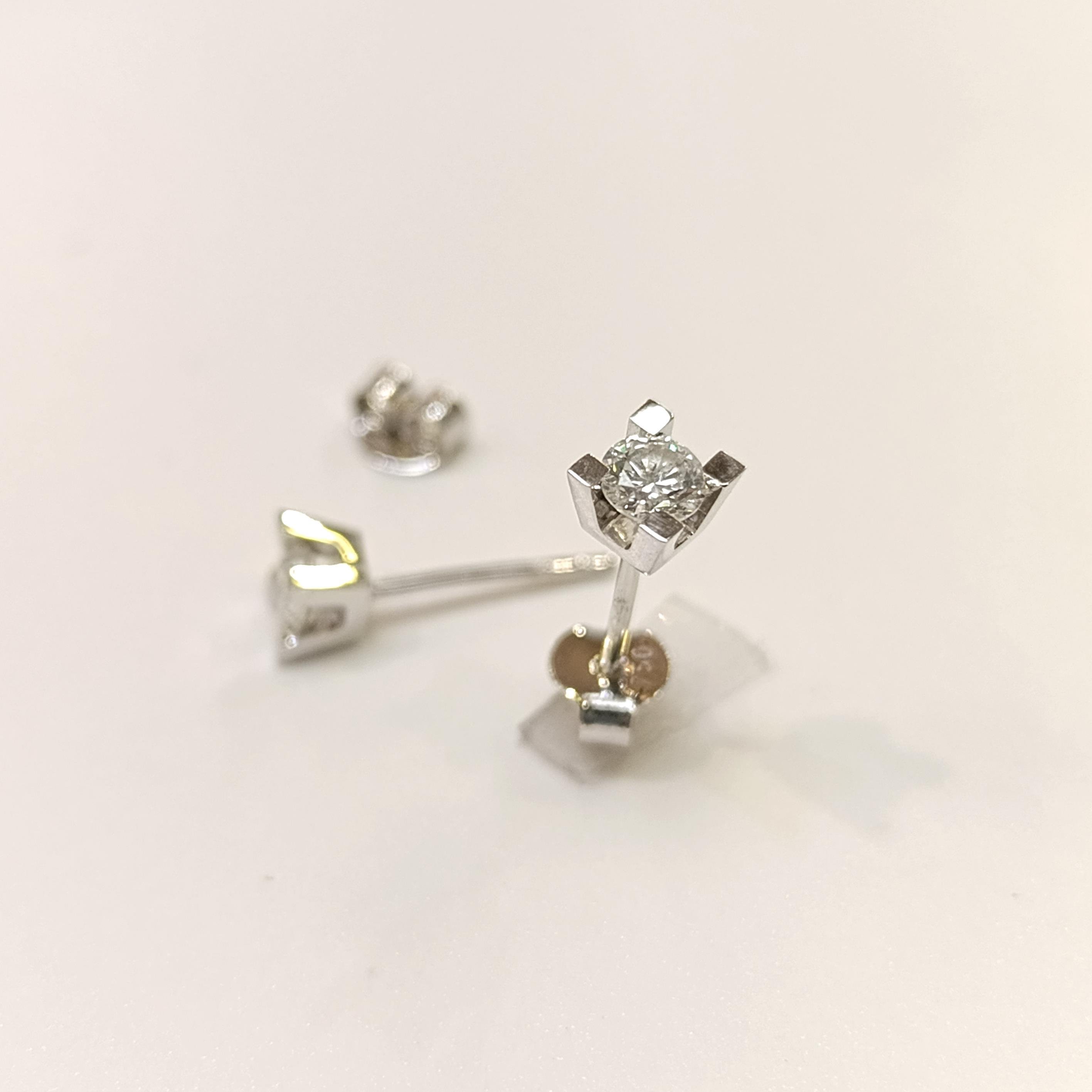 Pırlanta Tek Taş Küpe 18 Ayar Altın HD VİDEOLU