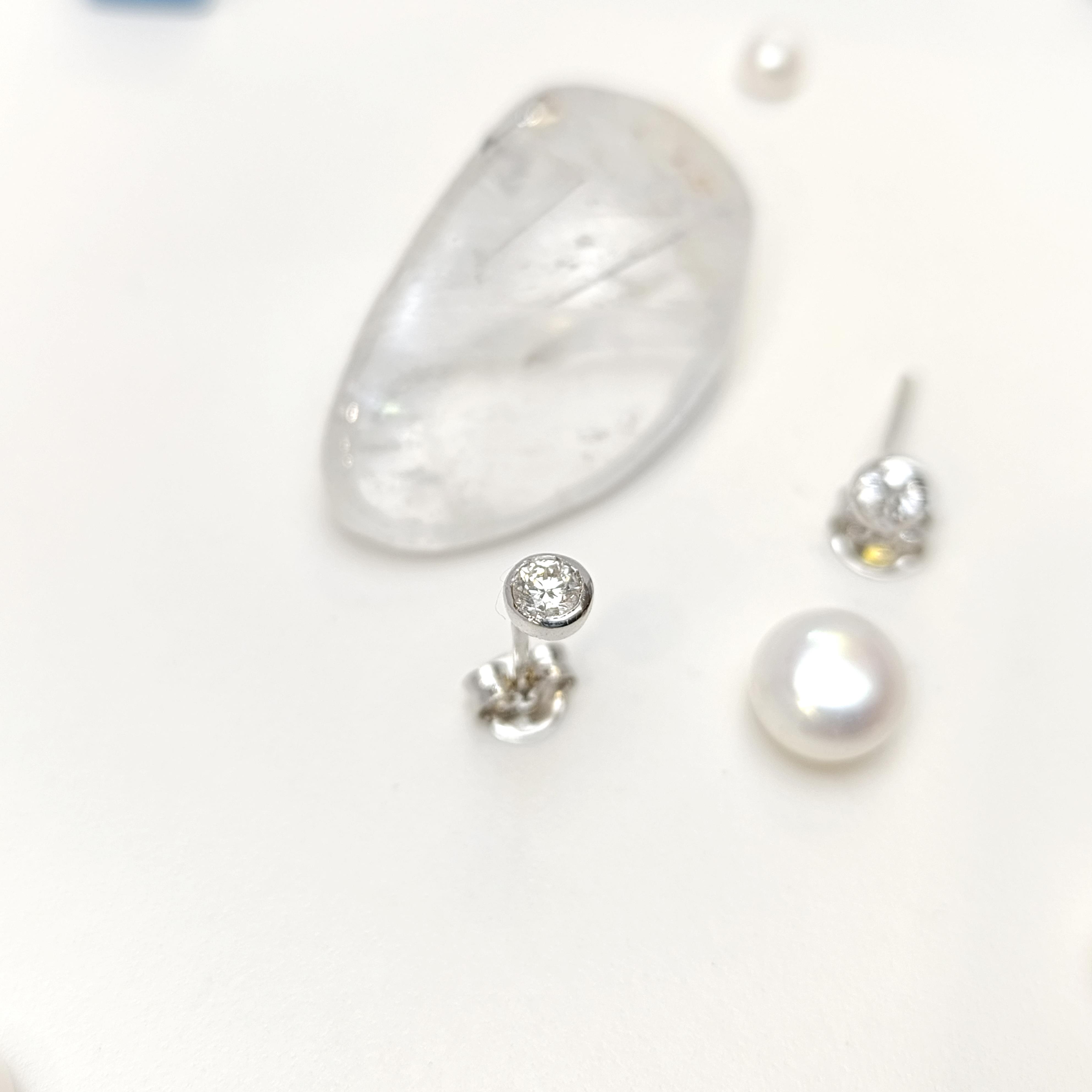 Pırlanta Tek Taş Küpe 18 Ayar Altın HD VİDEOLU