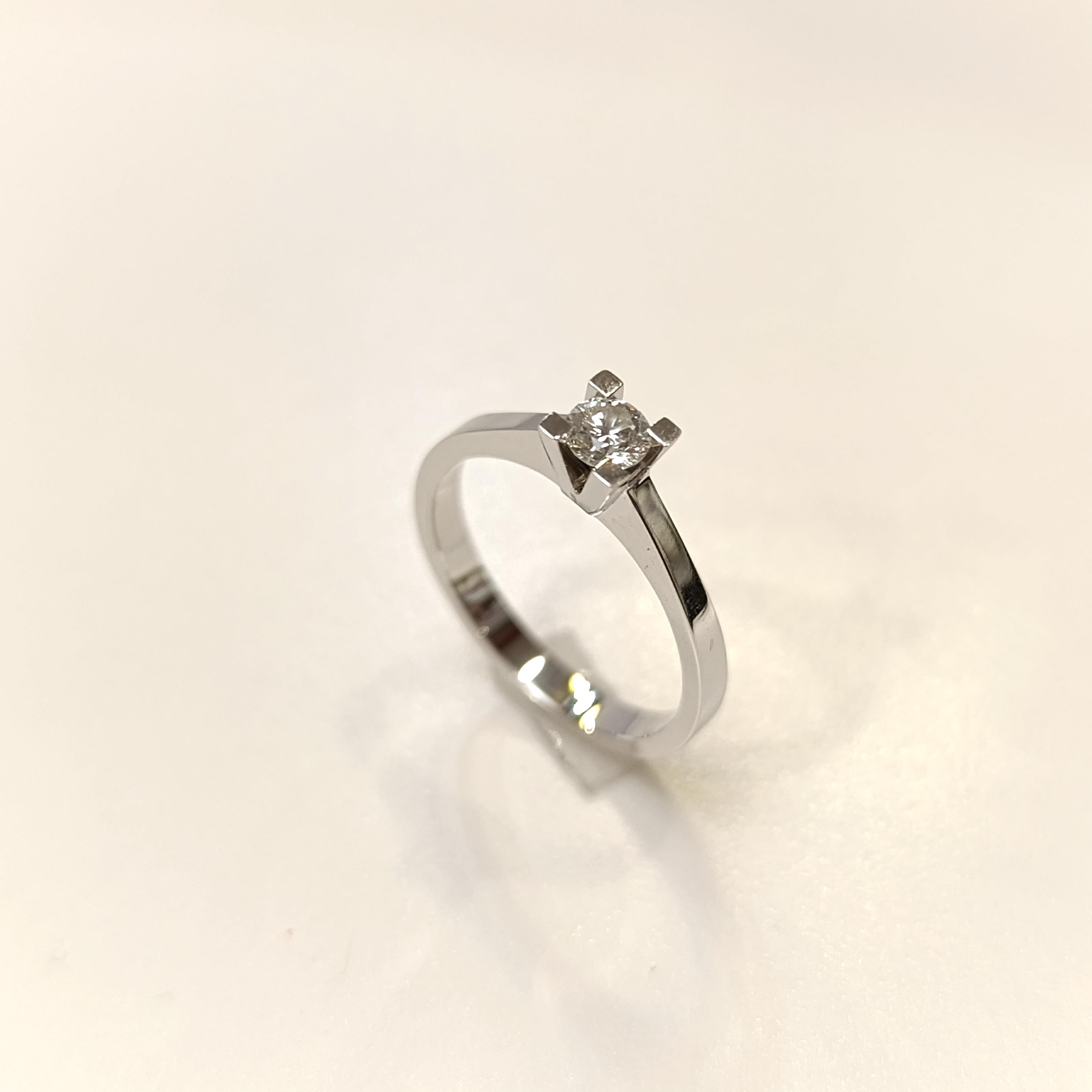 0.24ct G Color Tek Taş Pırlanta Yüzük 18 Ayar Altın HD VİDEOLU