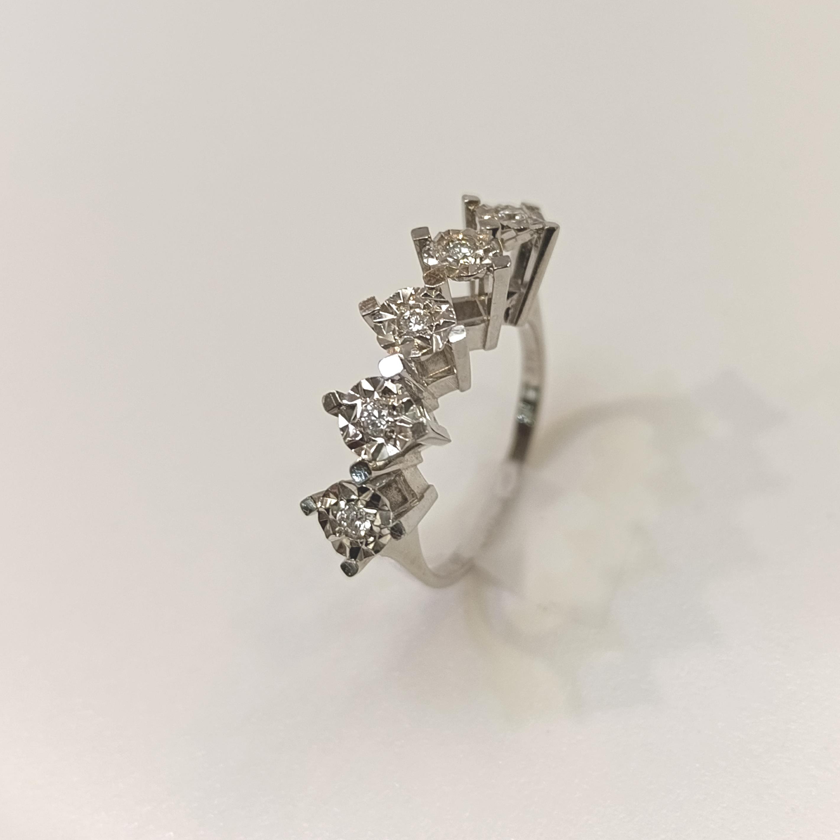 0.20ct Efekli Beş Taş Pırlanta Taşlı Yüzük 14 Ayar Altın HD VİDEOLU