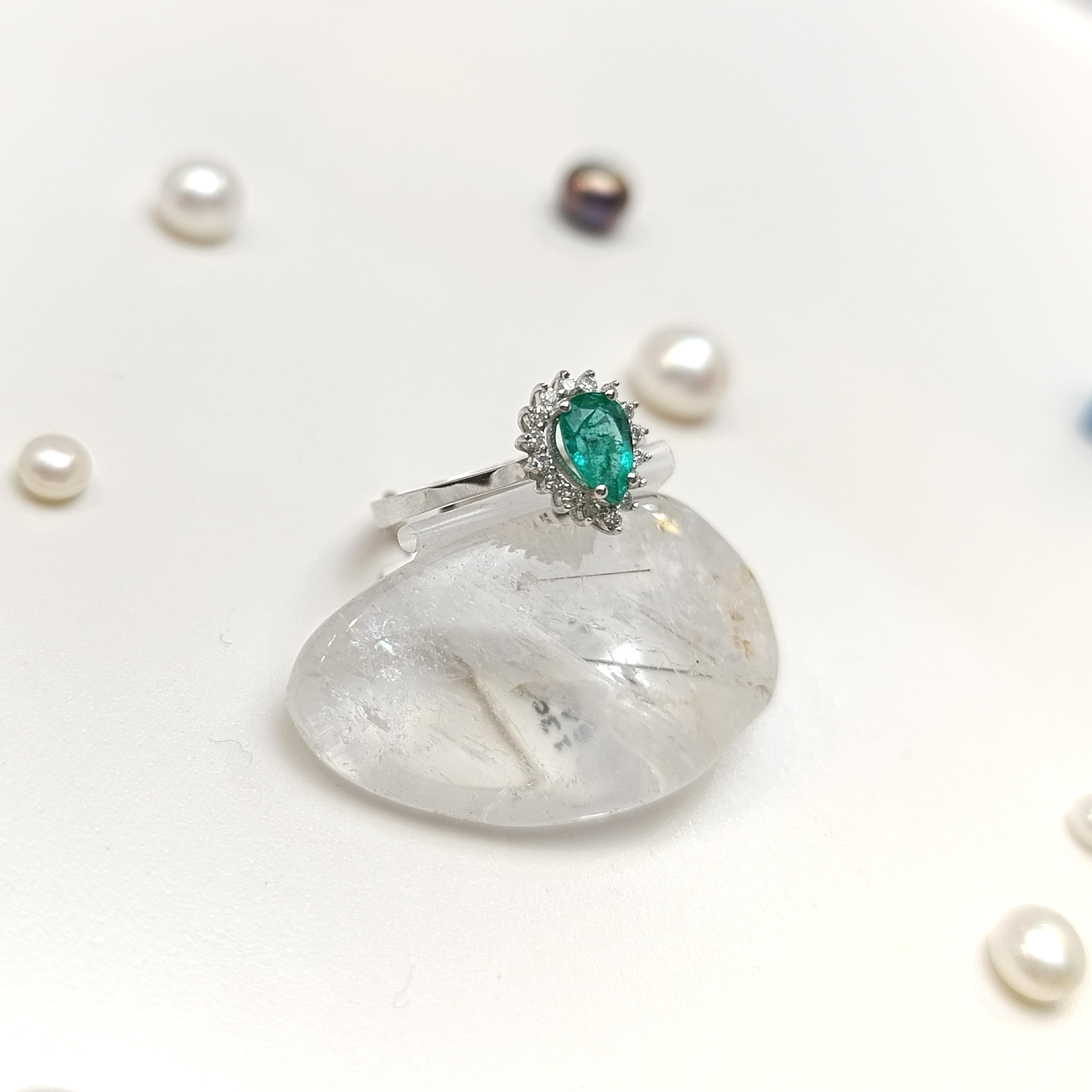 0.64ct Zümrüt Pırlanta Damla Taşlı  Yüzük 14 Ayar Altın HD VİDEOLU