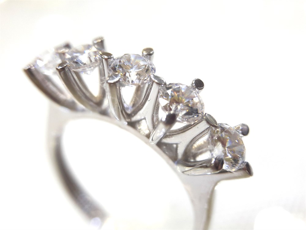 Badem Tırnaklı Beştaş Yüzük 14 Ayar Altın