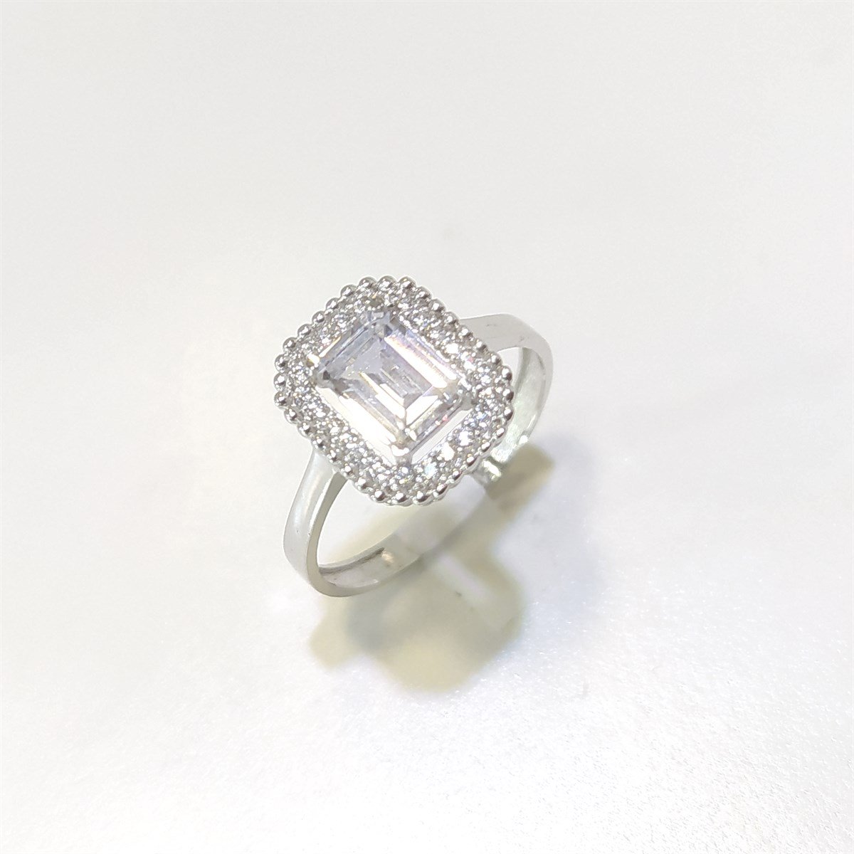 Baget Taşlı Tek Taş Yüzük 14 Ayar Altın