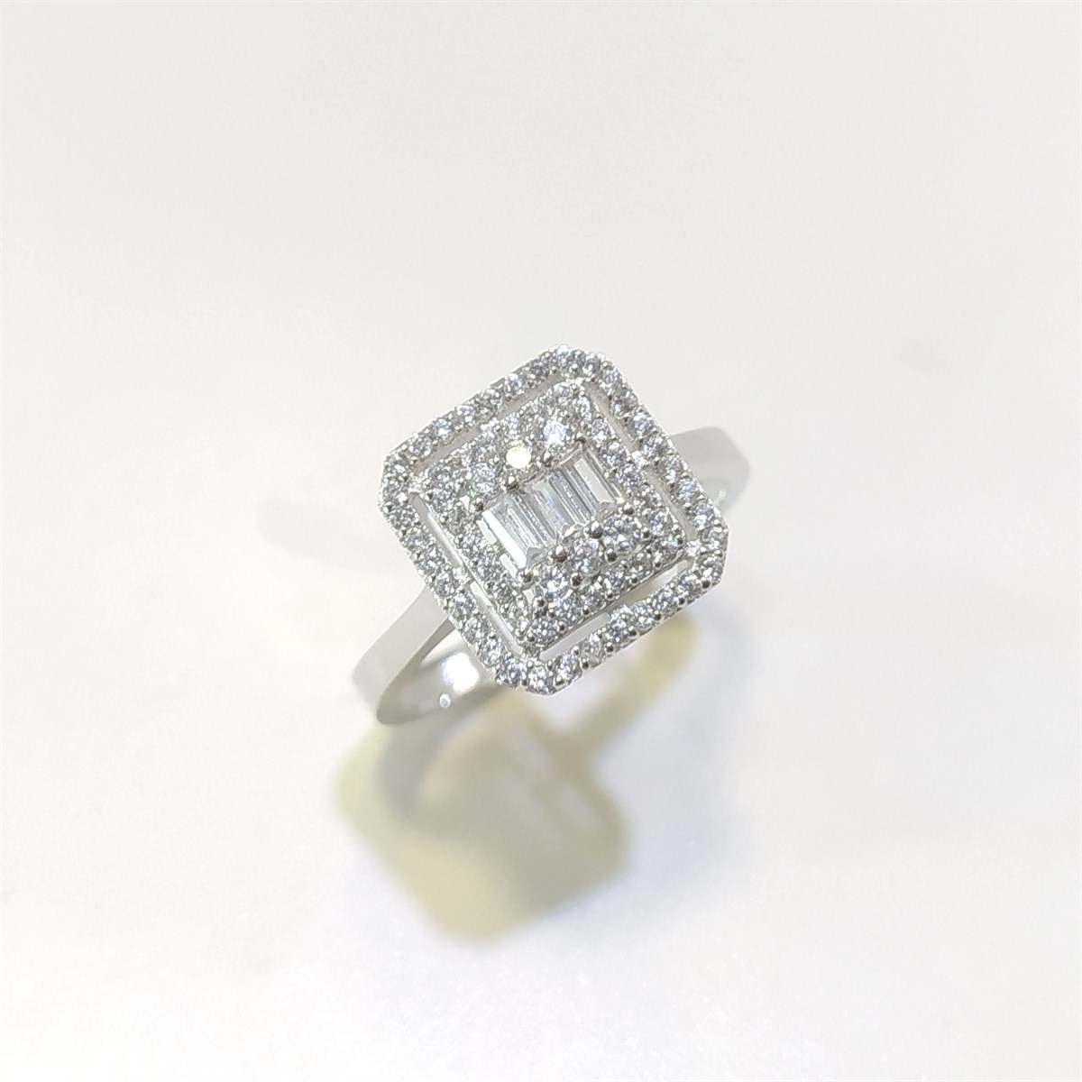 Baget Taşlı Tek Taş Yüzük 14 Ayar Altın