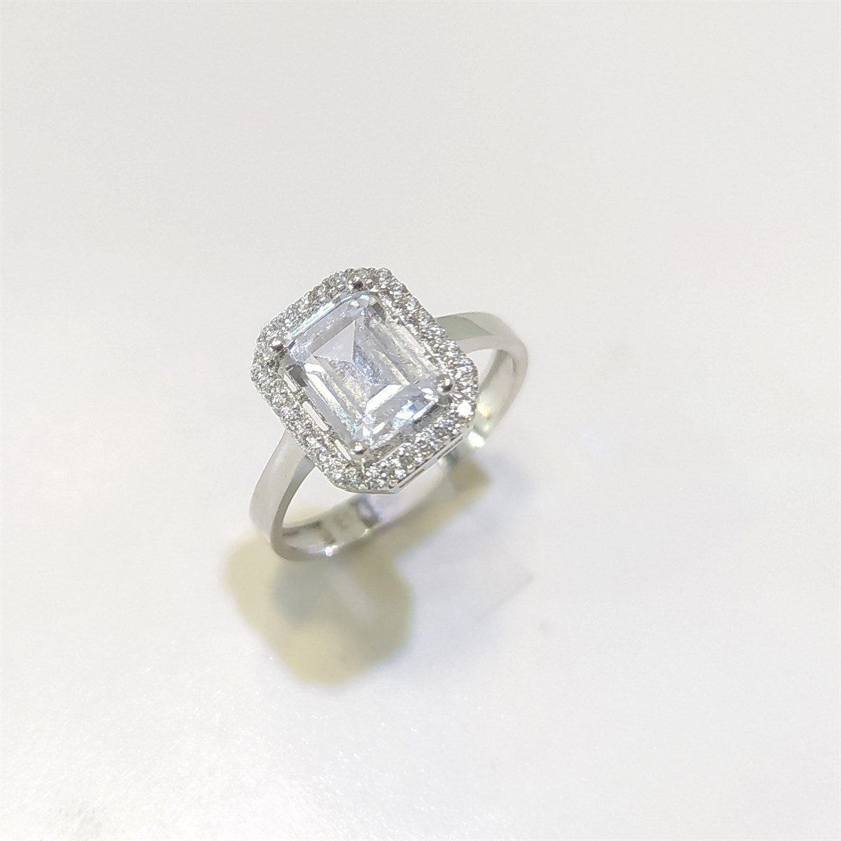 Baget Taşlı Tek Taş Yüzük 14 Ayar Altın