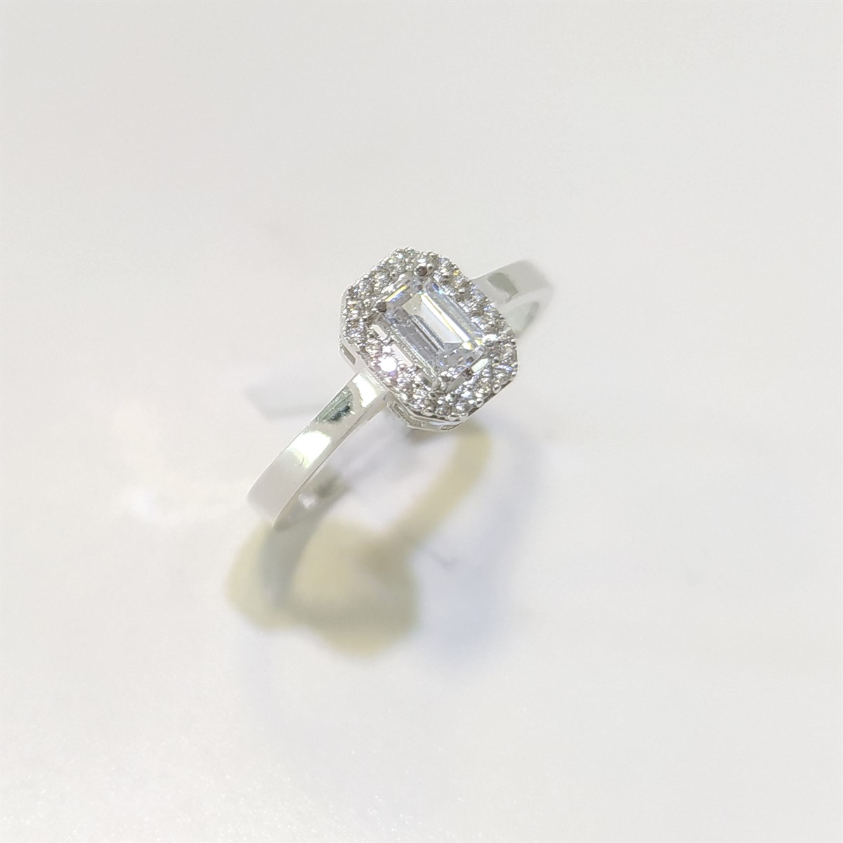 Baget Taşlı Tek Taş Yüzük 14 Ayar Altın