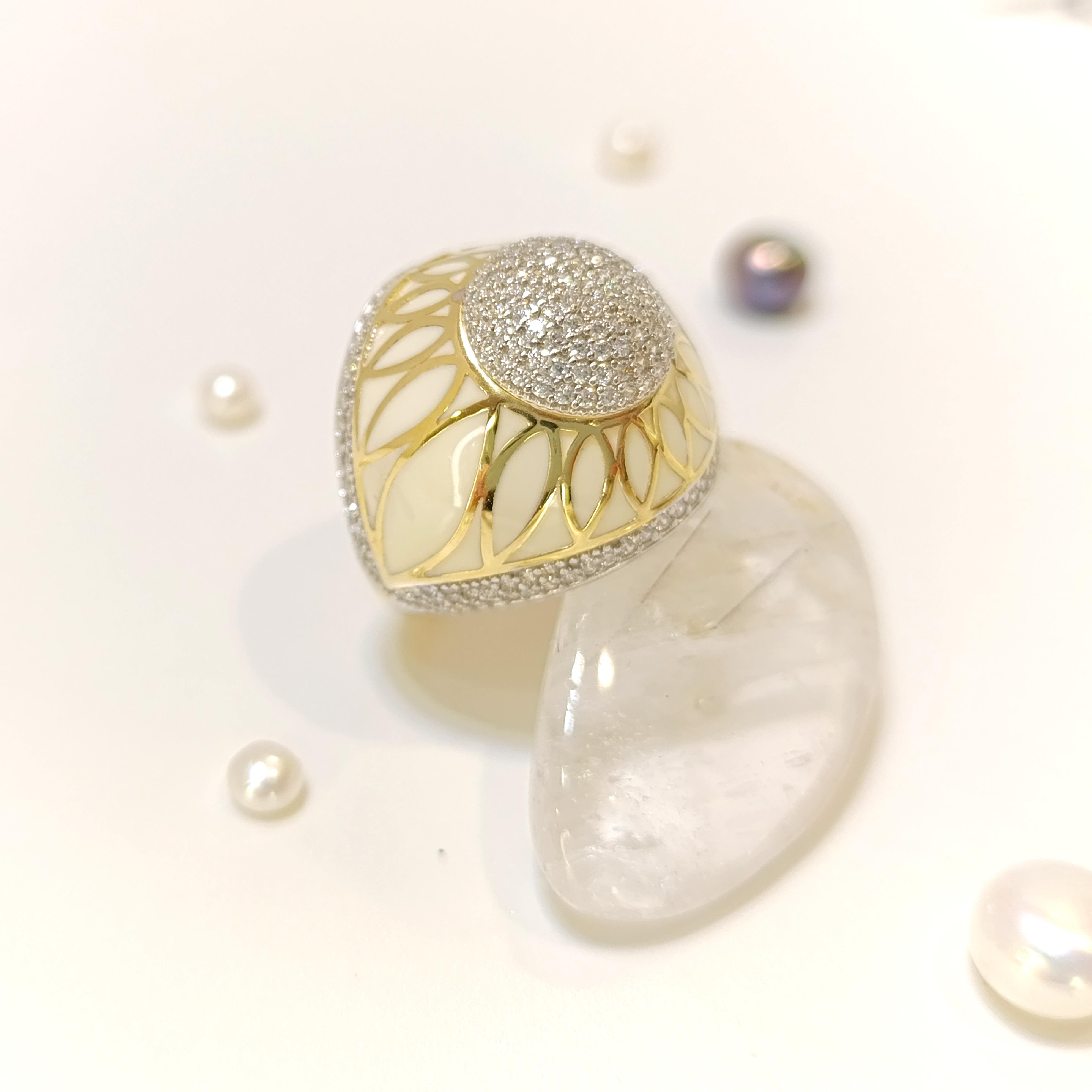 Beyaz Mineli Taşlı Yüzük 14 Ayar Altın HD VİDEOLU